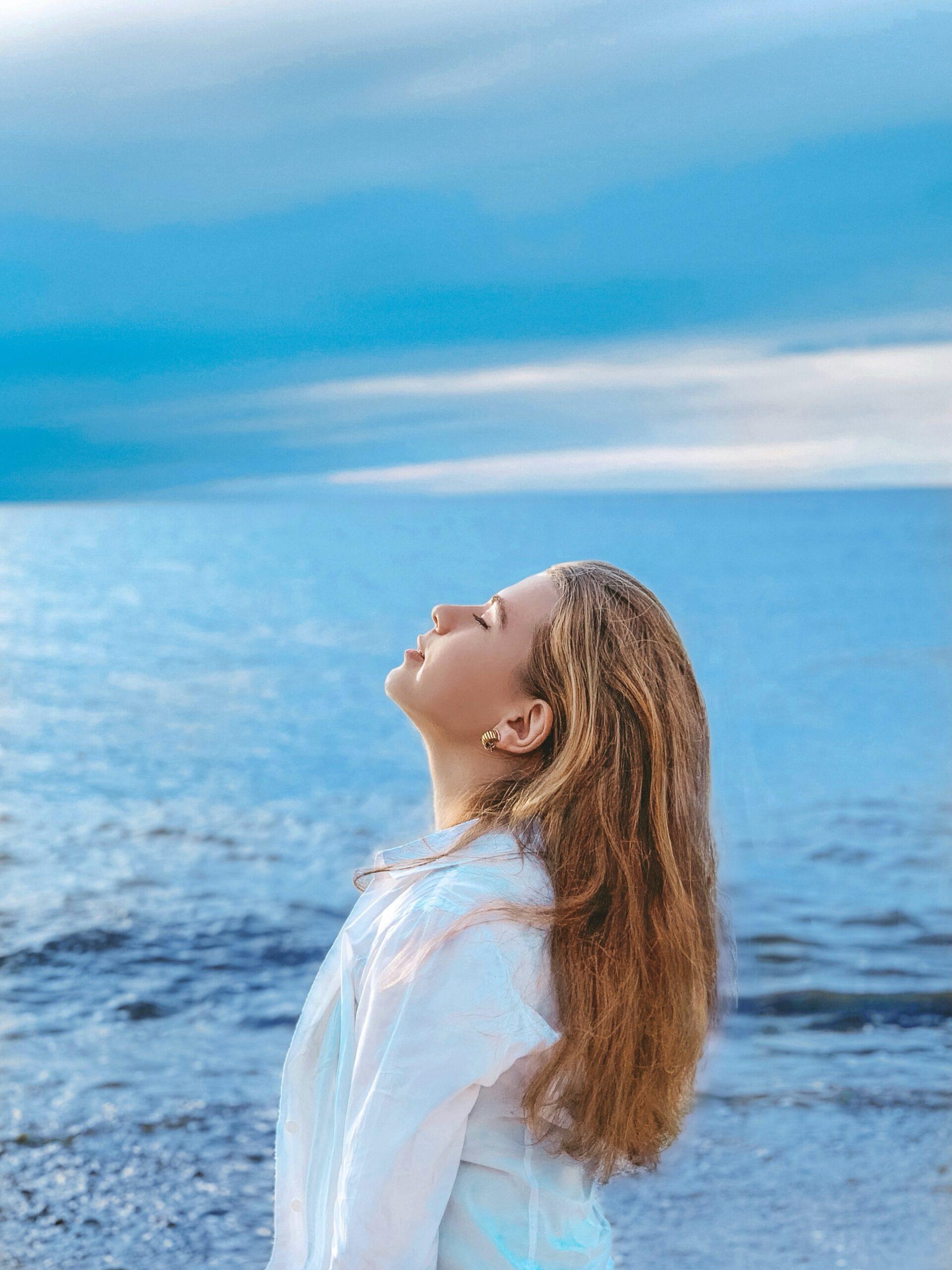 1920x2560 Beautiful Girl Photo for Status, DP, Wallpaper Free Download