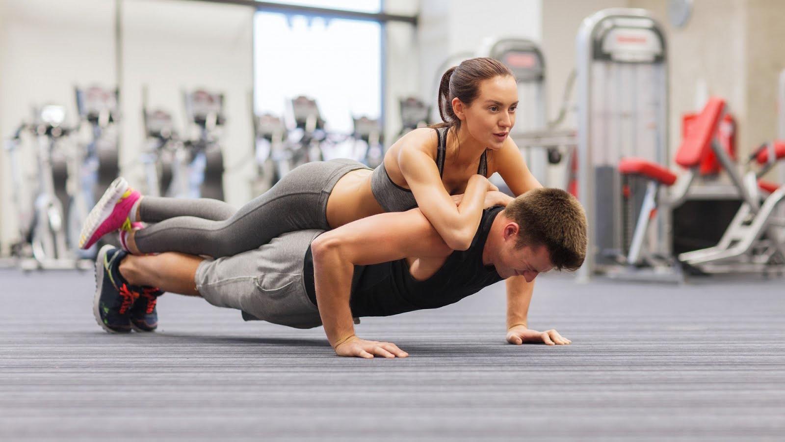 1600x900 Gym Couple Wallpaper