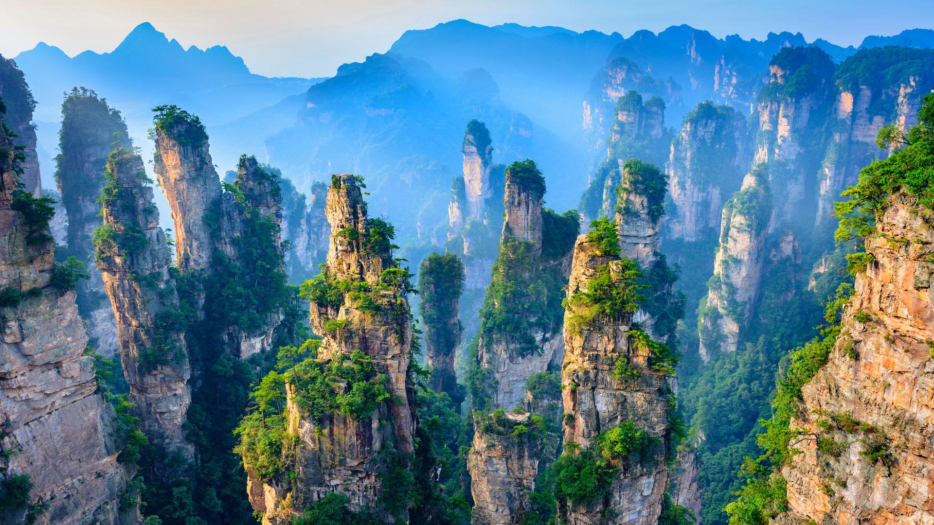 1920x1080 Landscape of Zhangjiajie in Wulingyuan Scenic and Historic Interest Area, Hunan, China. Windows 10 Spotlight Image
