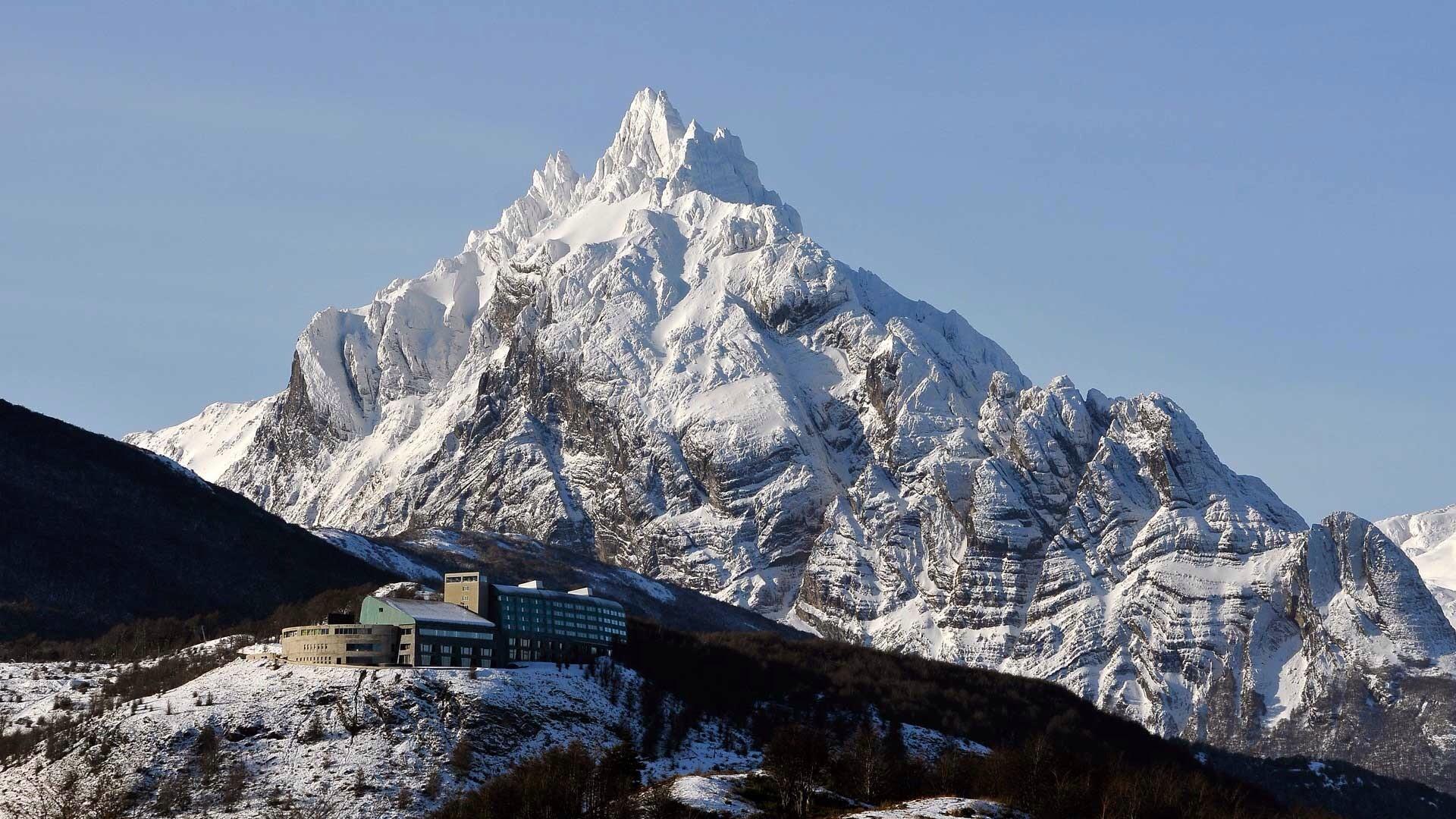 1920x1080 Wallpaper / ushuaia, Patagonia, snowy peak, mountain top, snow, nature free download