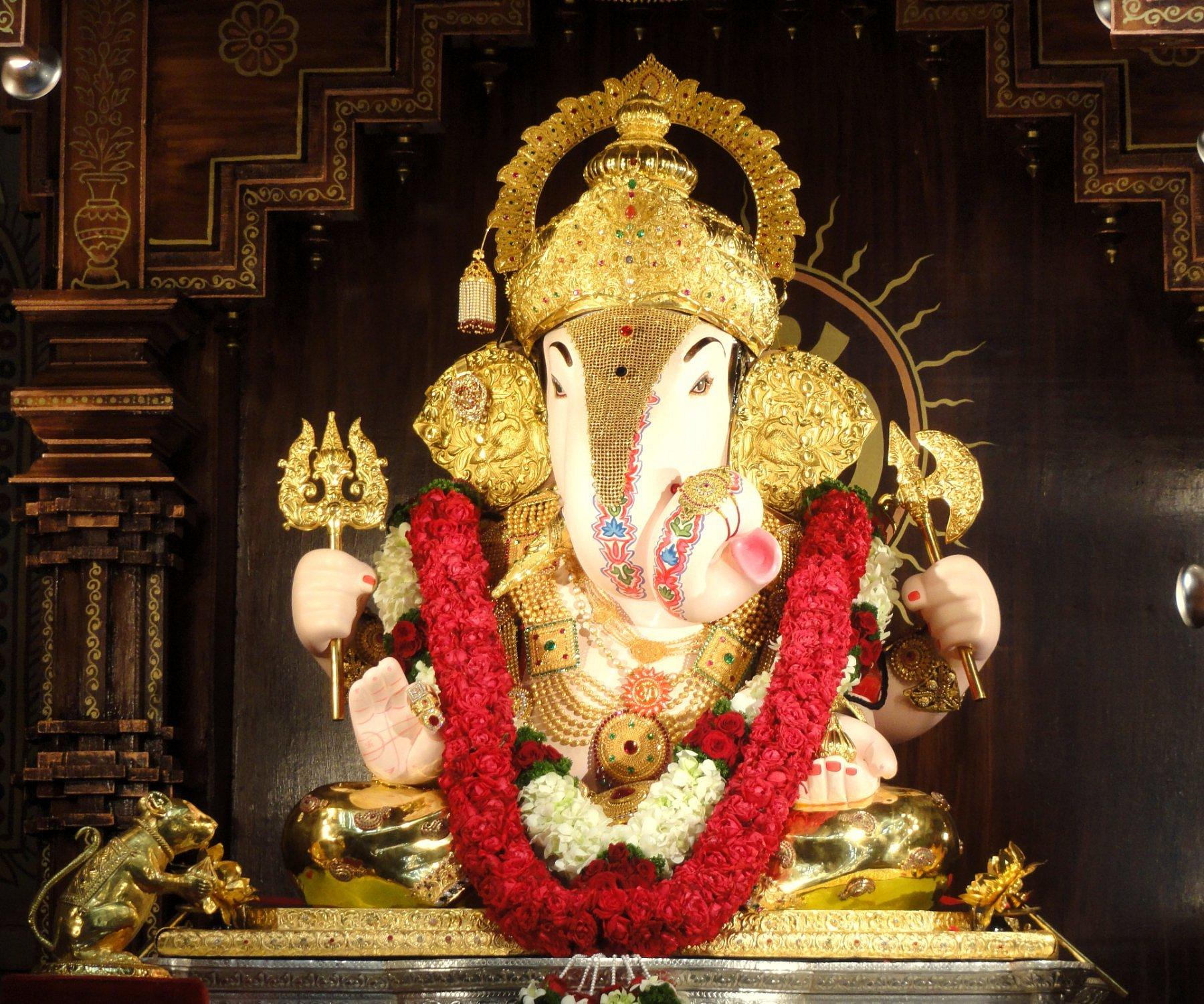 1800x1500 Dagdusheth Halwai Ganpati