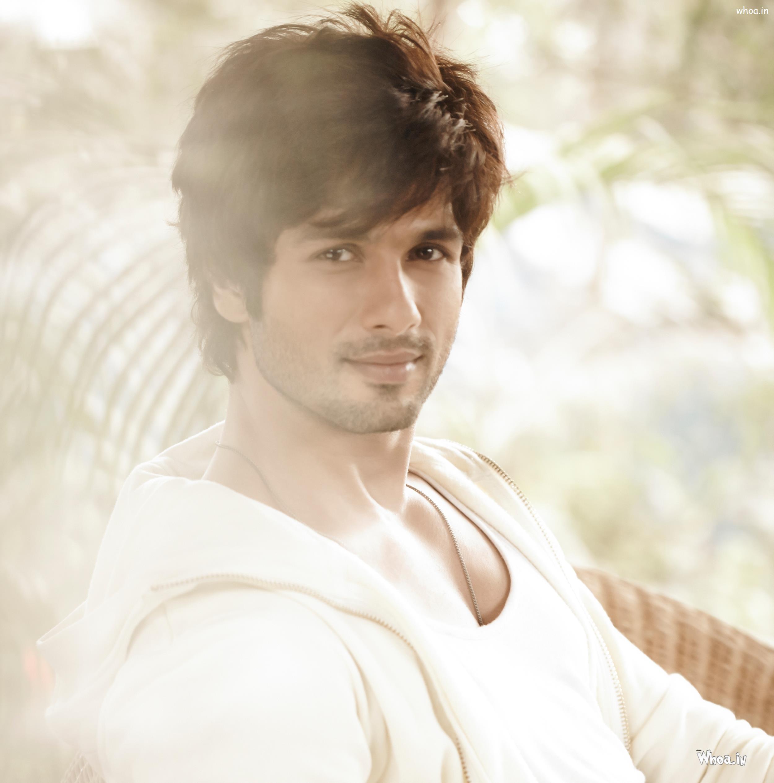 2500x2530 Shahid Kapoor White T Shirt Face Closeup HD Wallpaper