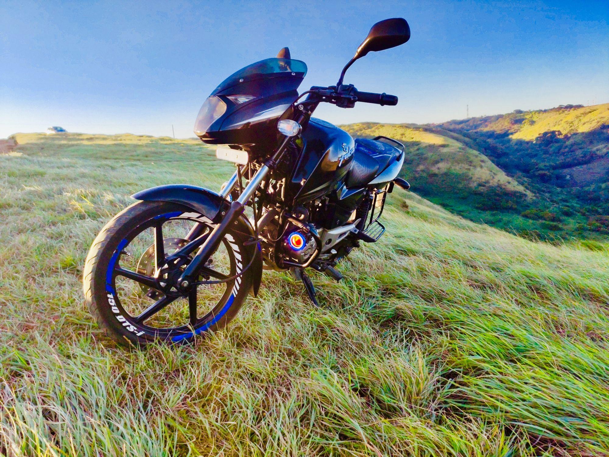 Bajaj 180 Pulsar Wallpapers