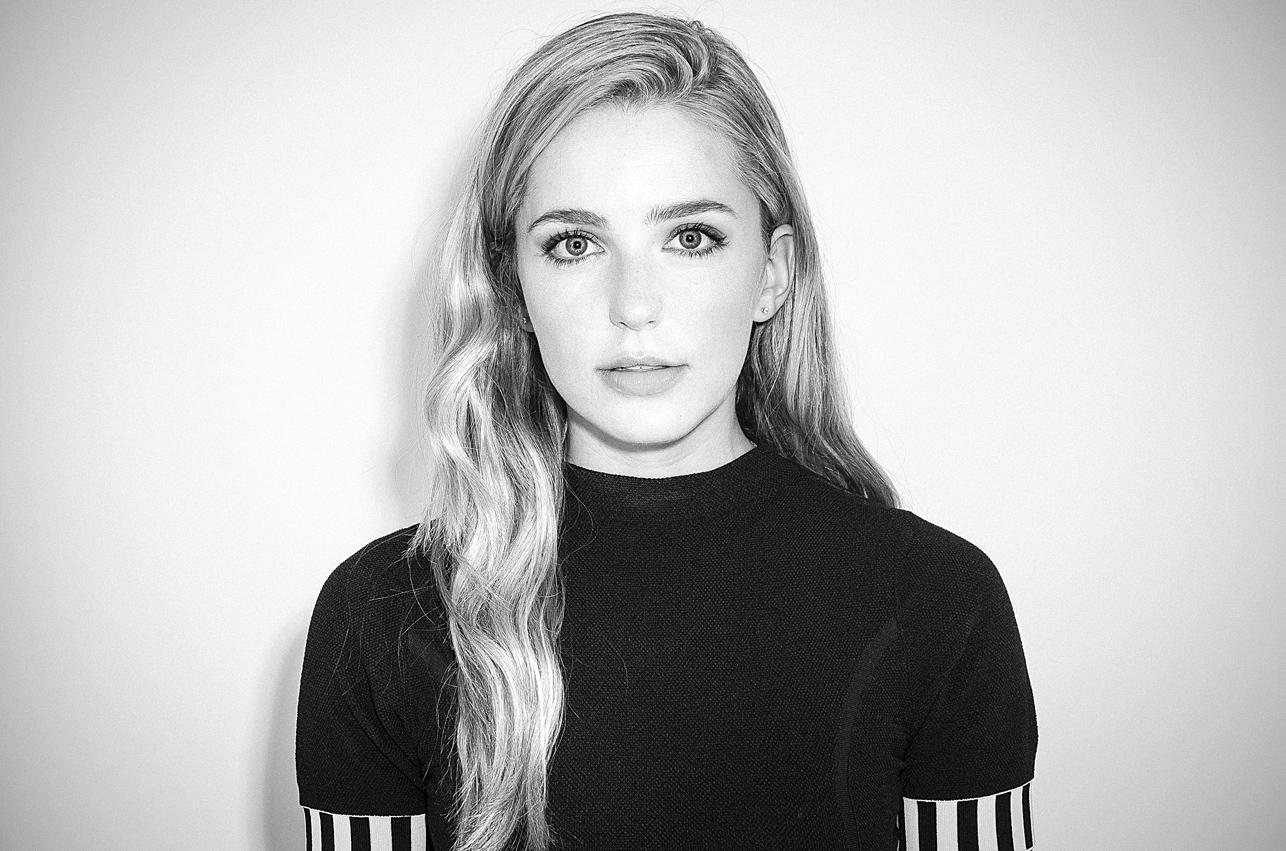 1286x851 Jessica Rothe : Issue Magazine