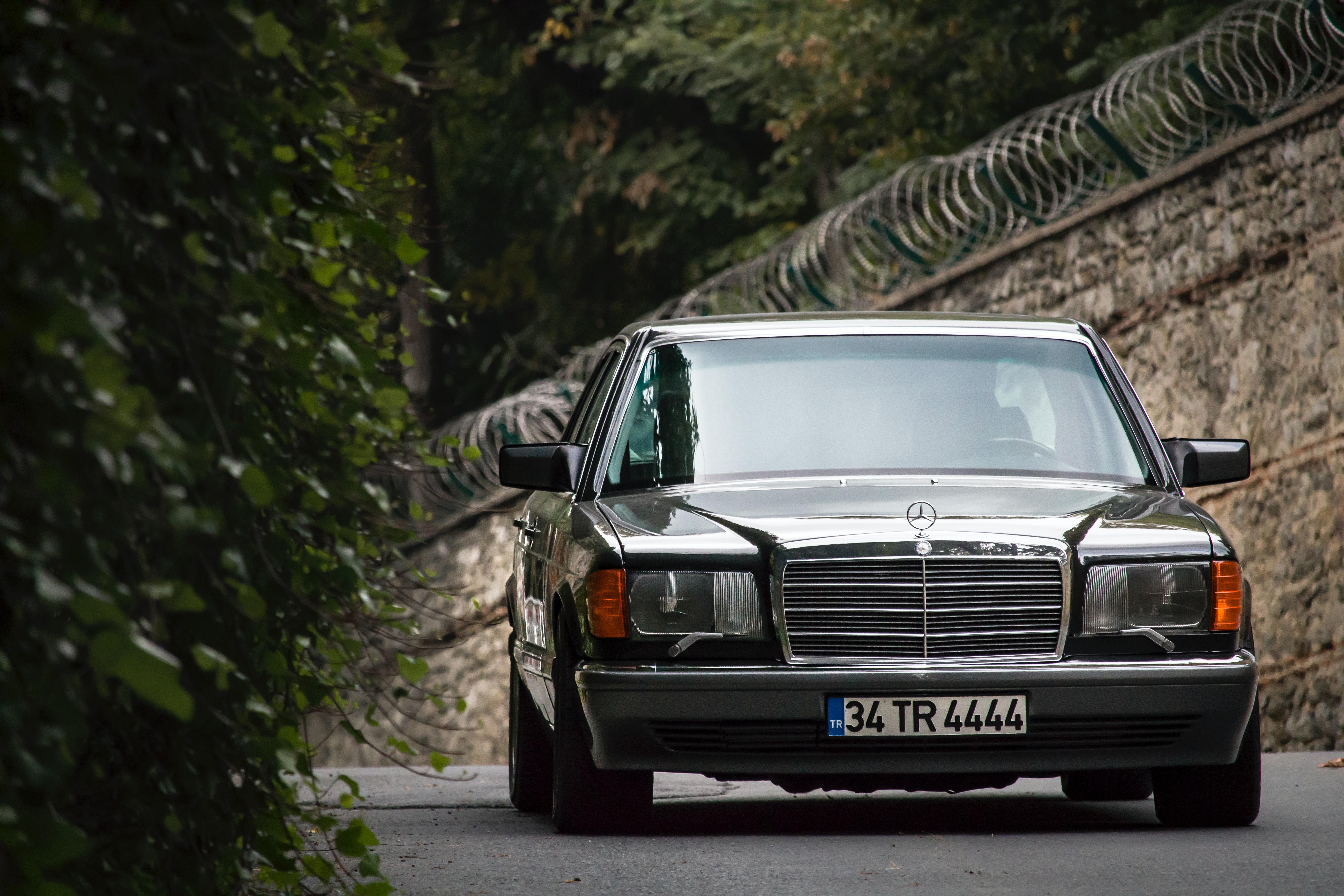 6000x4000 Green Mercedes Benz Car in Close Up Photography · Free