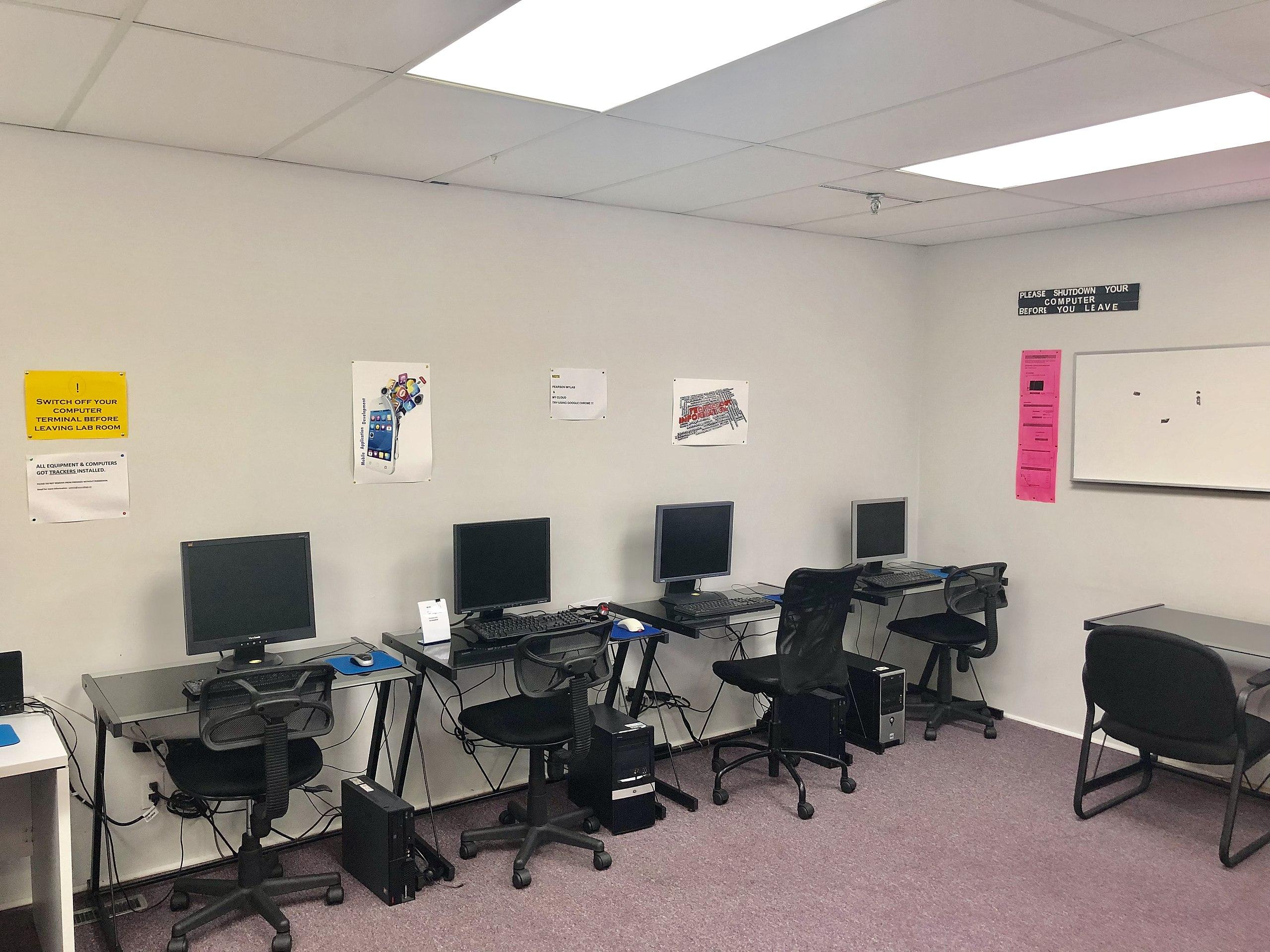 2560x1920 Computer Lab