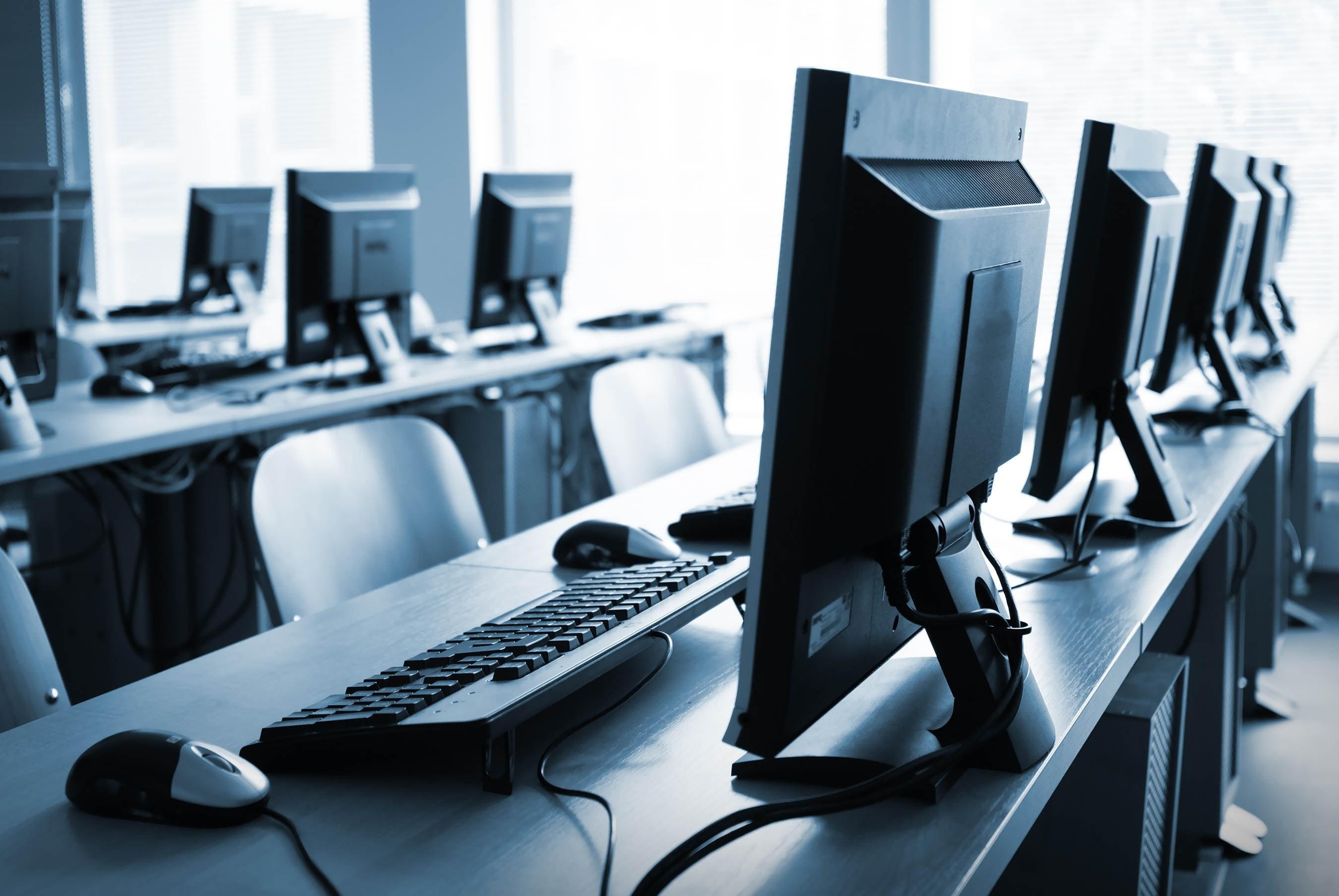 2700x1807 Wallpaper / keyboard, connection, table, education, computer Keyboard, computer Lab, club, furniture, flat, business, technology, internet, computer equipment, office free download