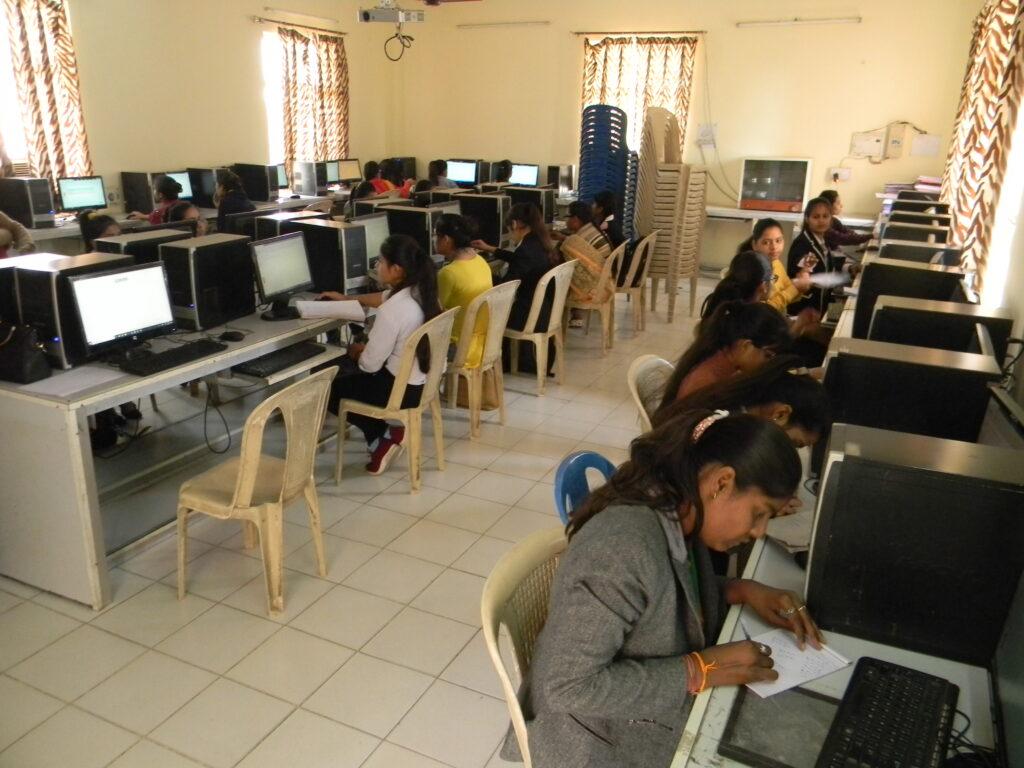 1024x768 Computer lab