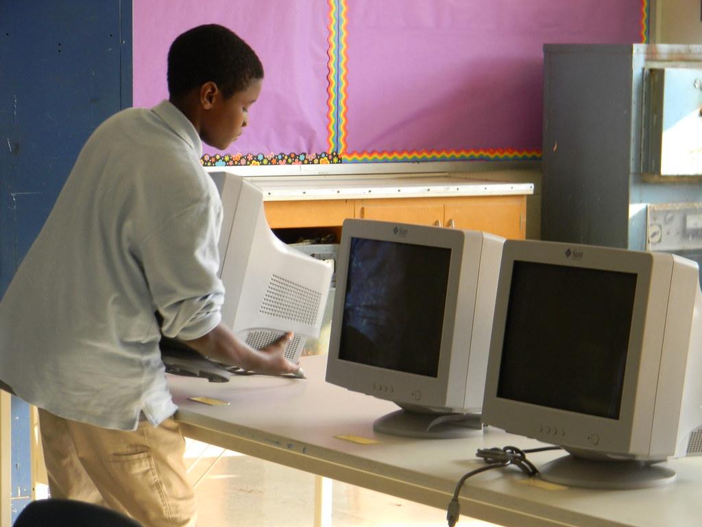 1024x768 Computer Lab at Hartranft Elementary School. City of Phila