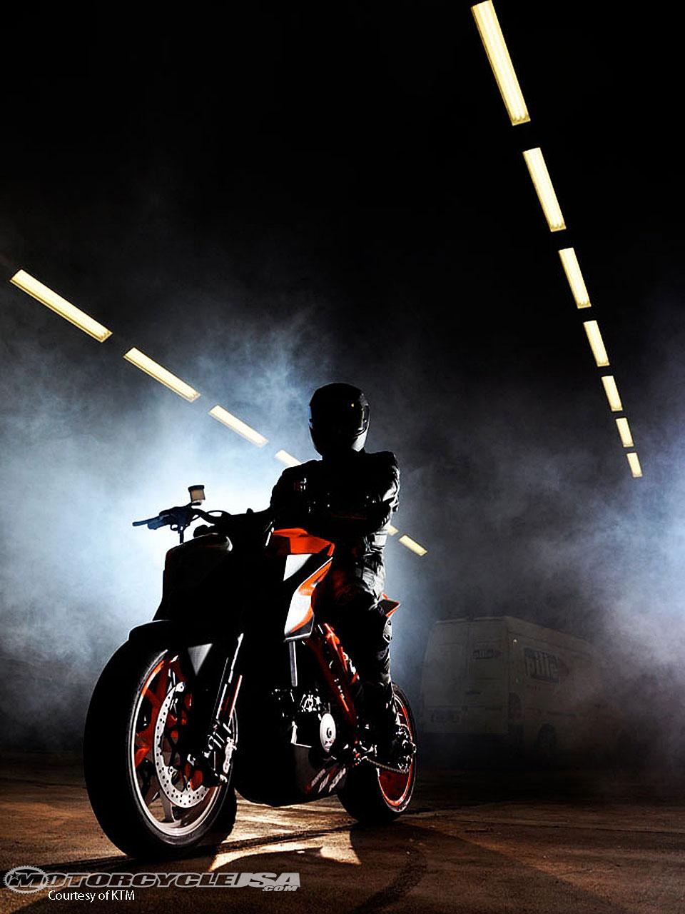 960x1280 Duke 1290 Wallpaper