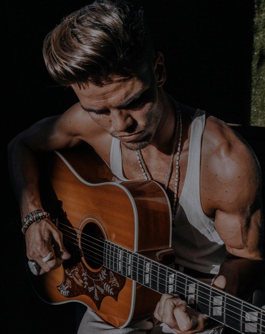 888x1121 KALEO you Budapest! #Kaleo