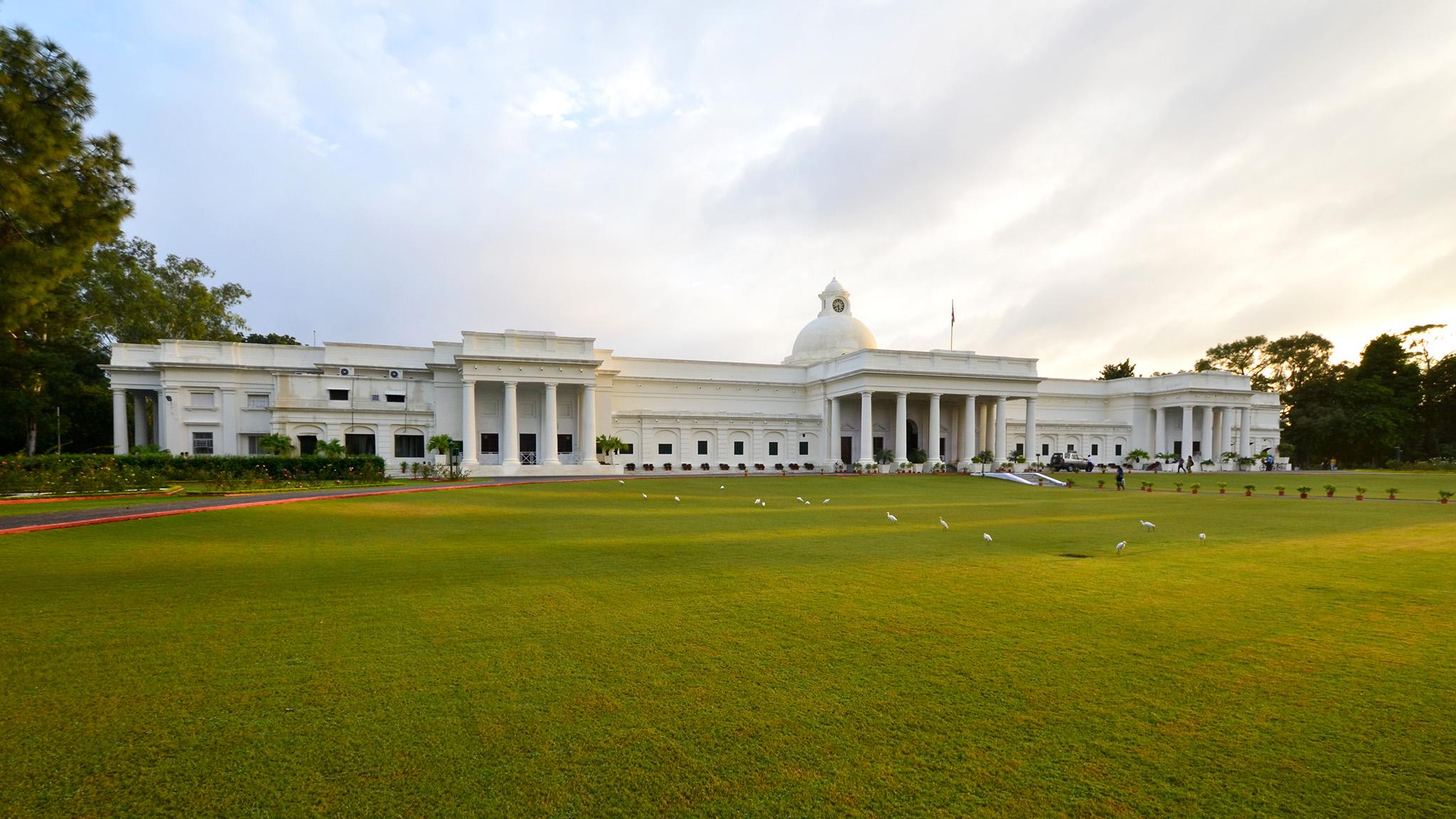 2048x1152 IIT Roorkee Wallpaper