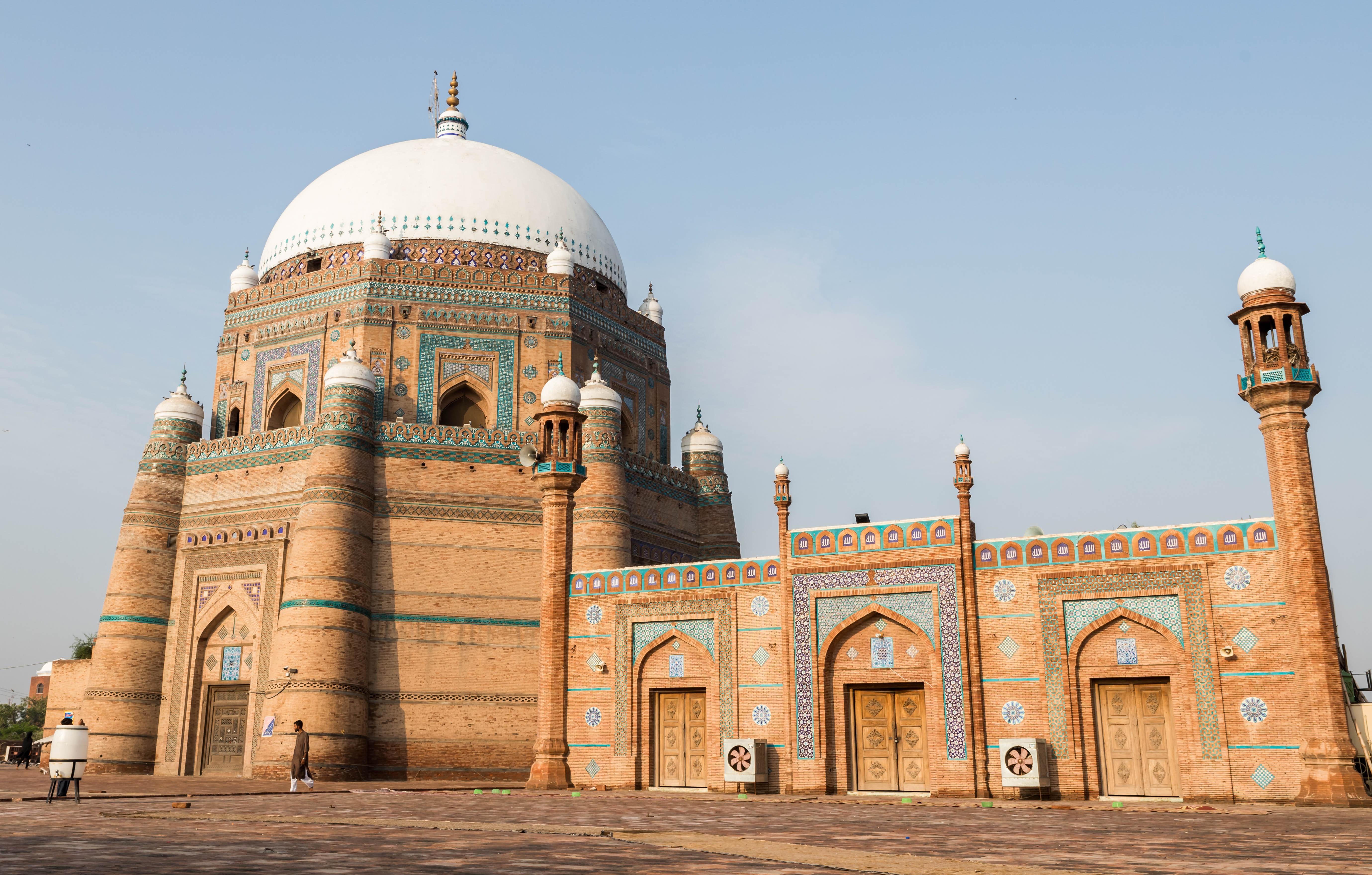 5519x3519 The Tomb Of Shah Rukn E Alam Located In Multan, Pakistan · Free