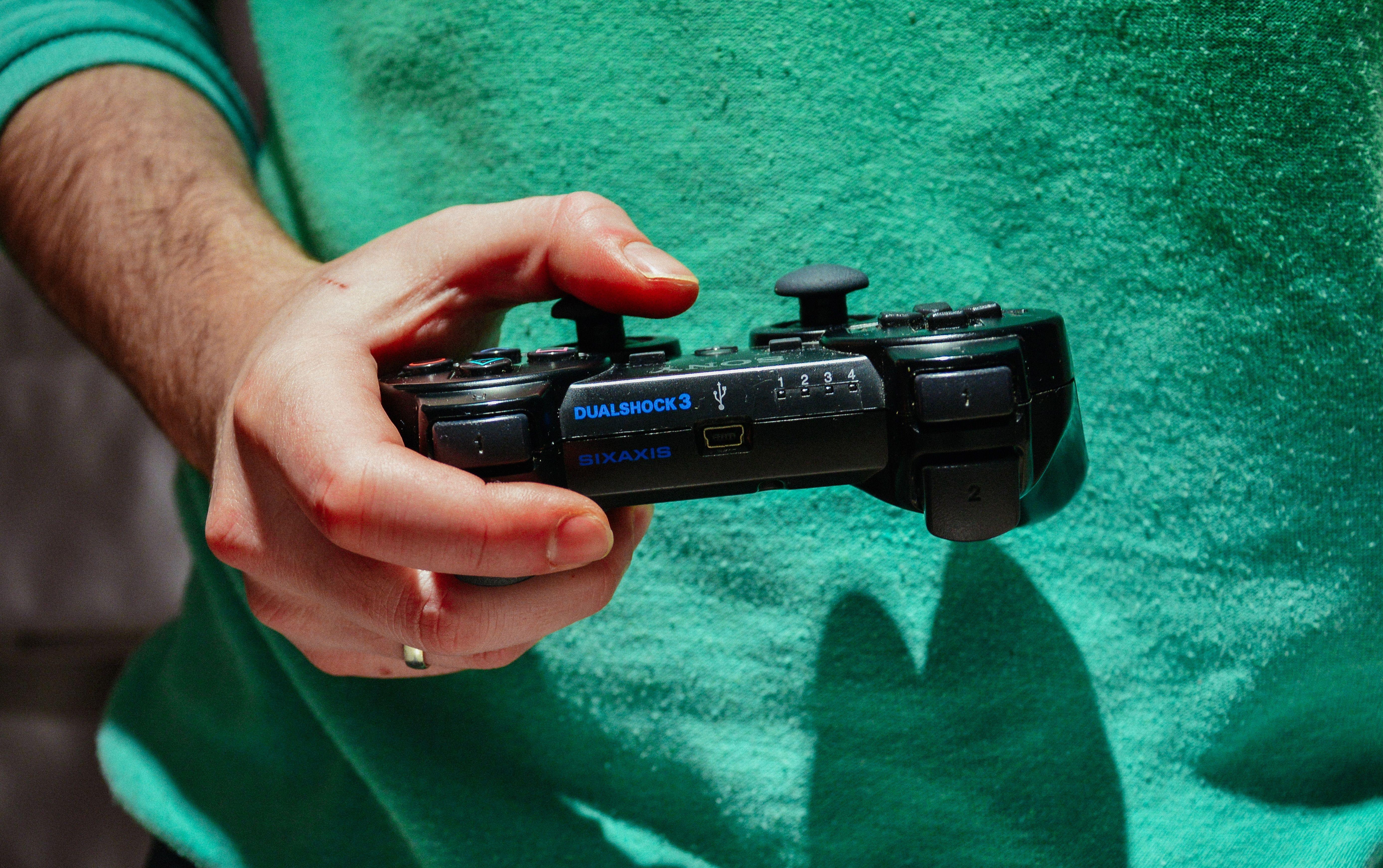 5549x3484 black dual shock 3 controller free image