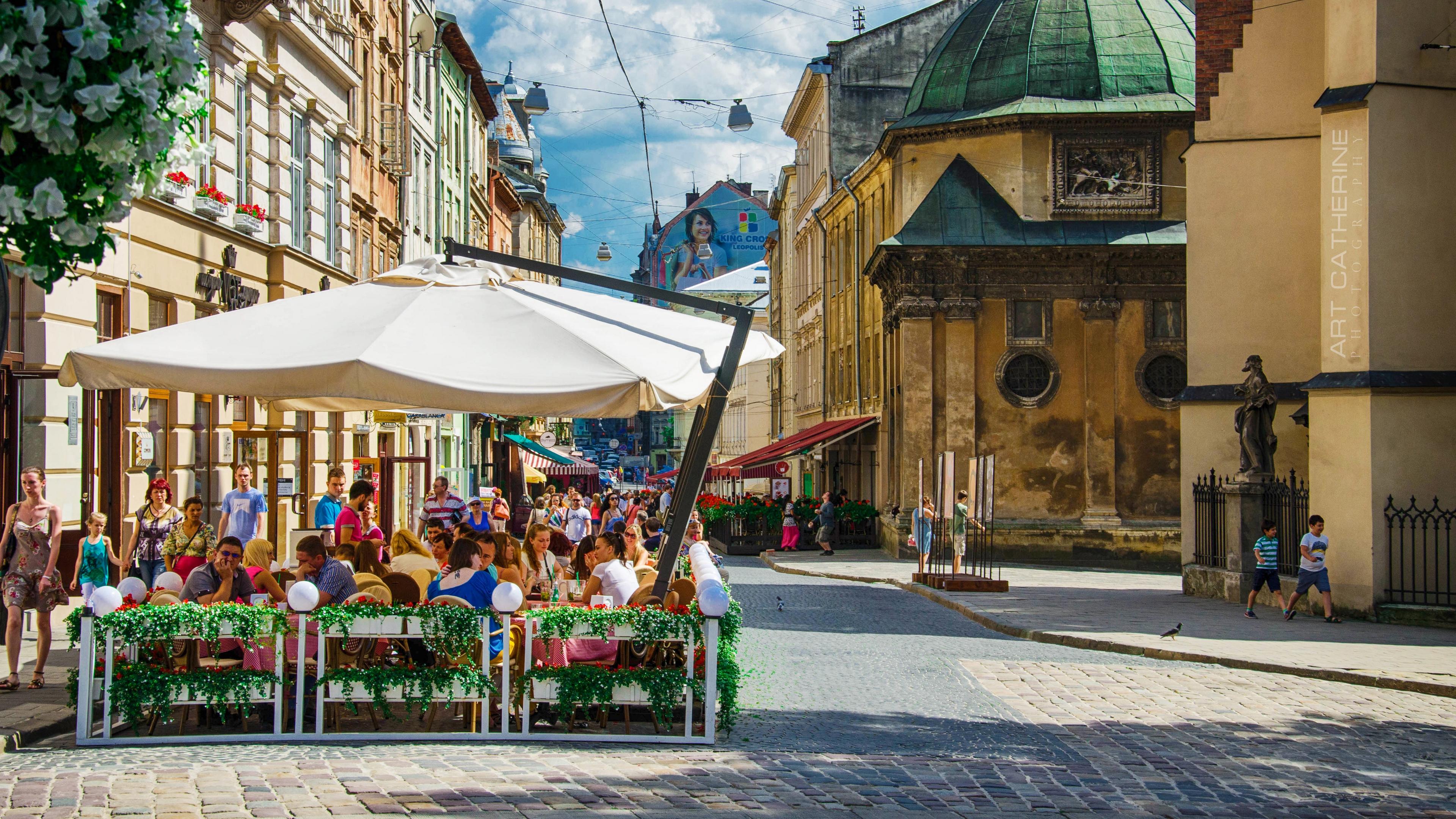 3840x2160 Wallpaper 4k ukraine, lviv, street, cafes 4k Wallpaper