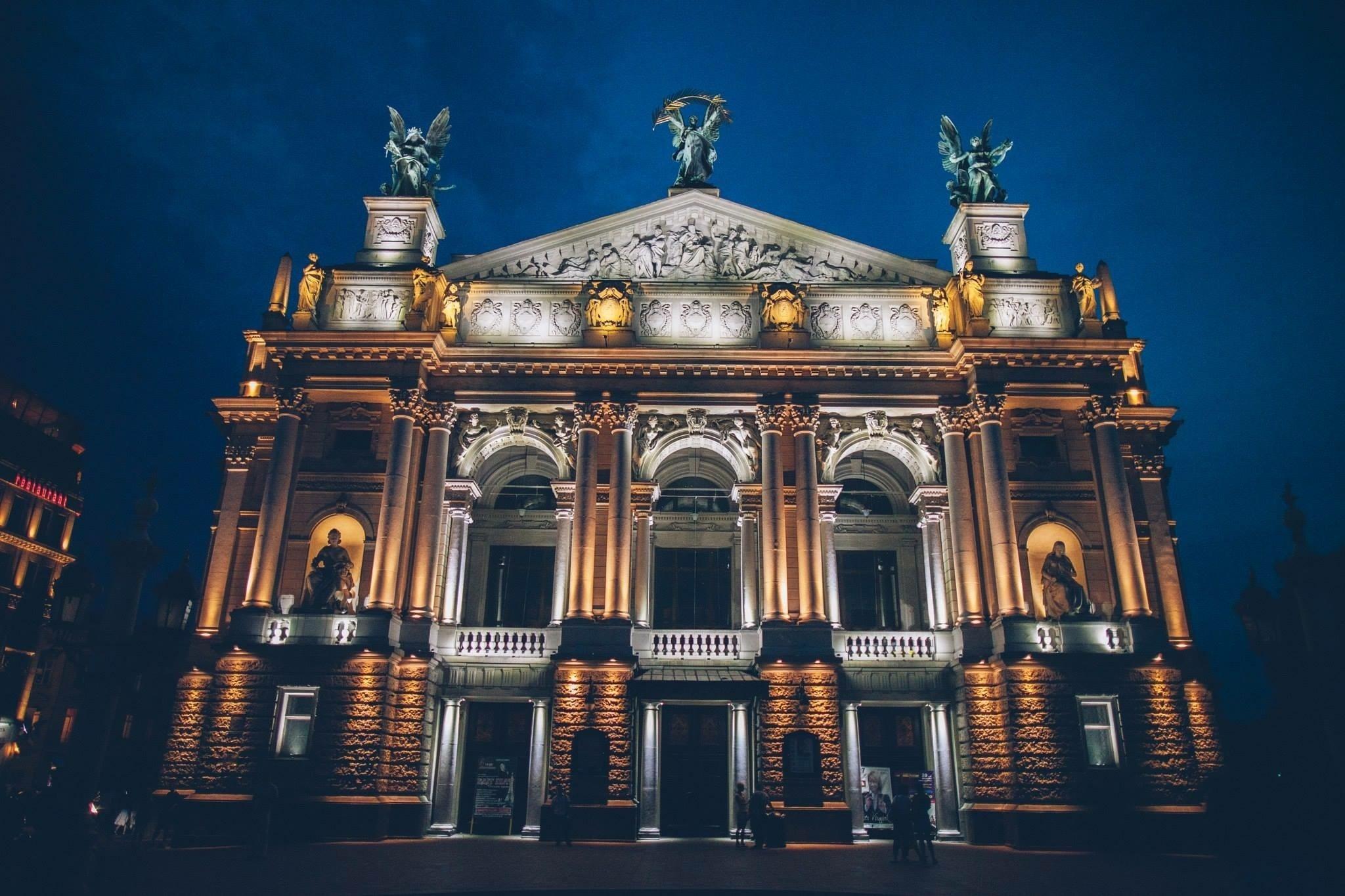 2048x1365 Wallpaper. Cities. photo. picture. photo, evening, the city, Lviv, Ukraine