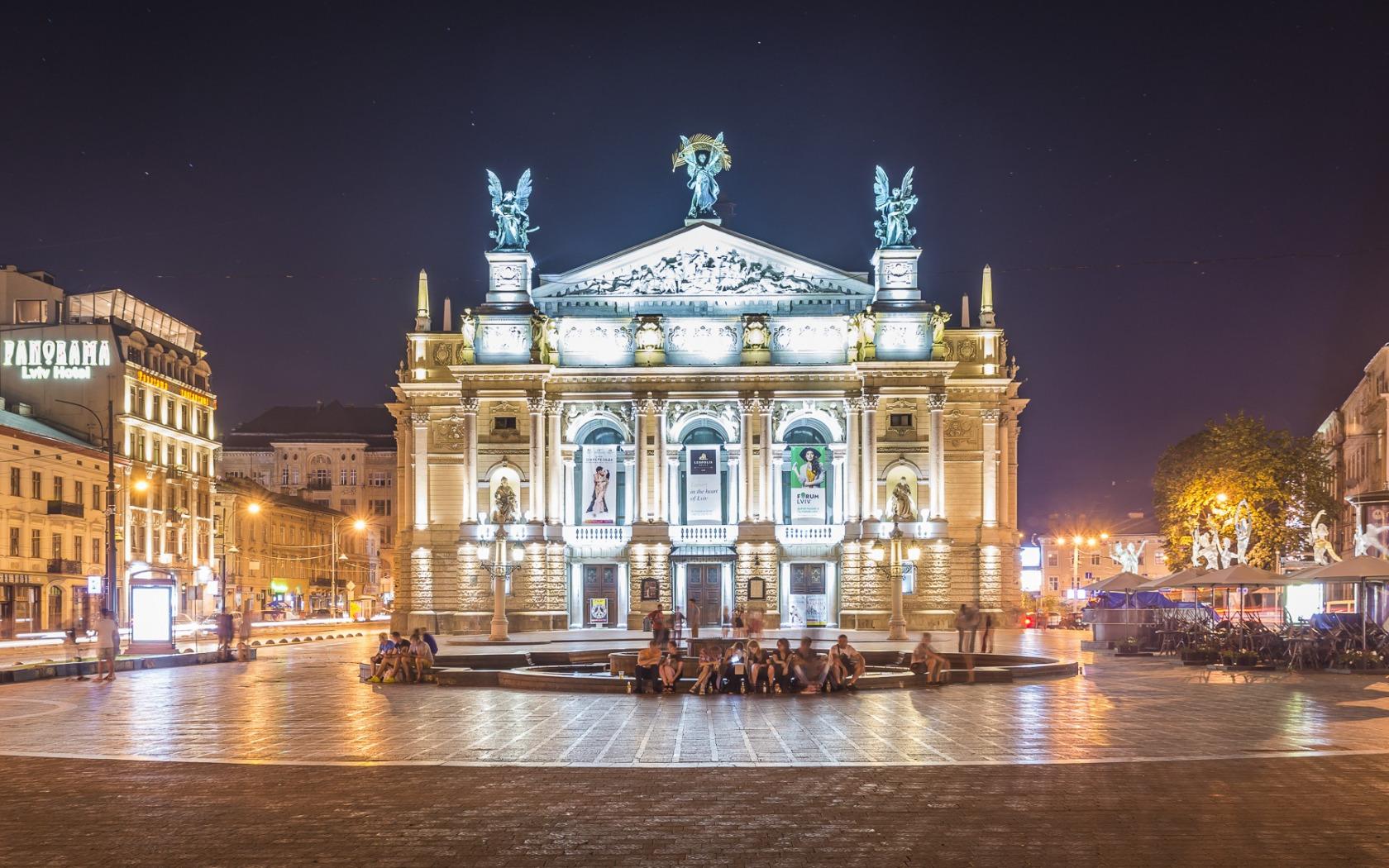 1680x1050 Download wallpaper the evening, lights, fountain, Ukraine, street, Lions, Lviv theatre of Opera and ballet, section city in resolution 1680x1050