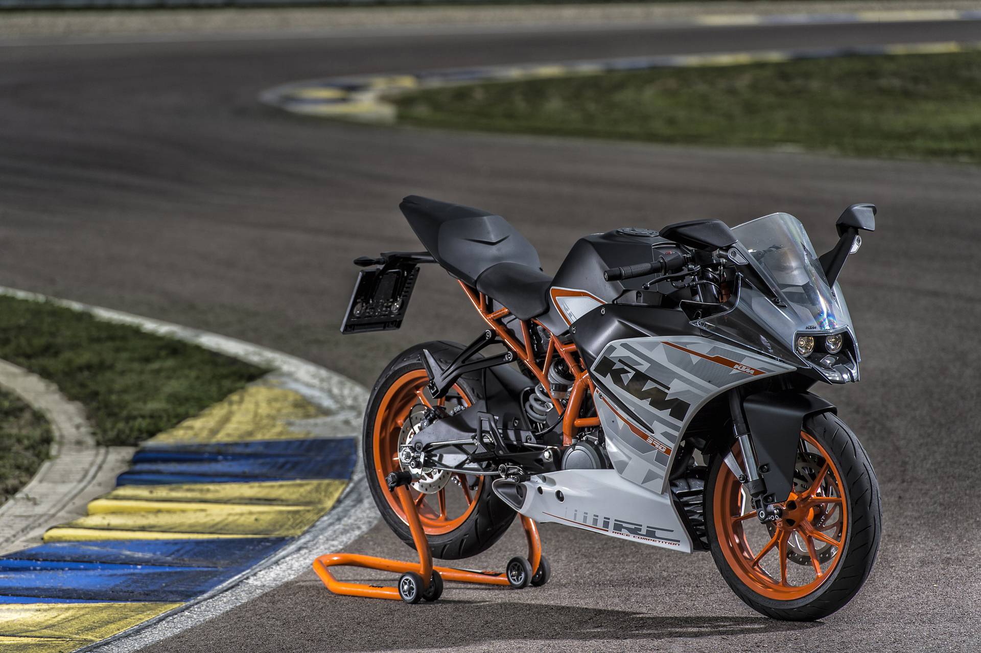 1920x1278 KTM RC 390 Wallpaper