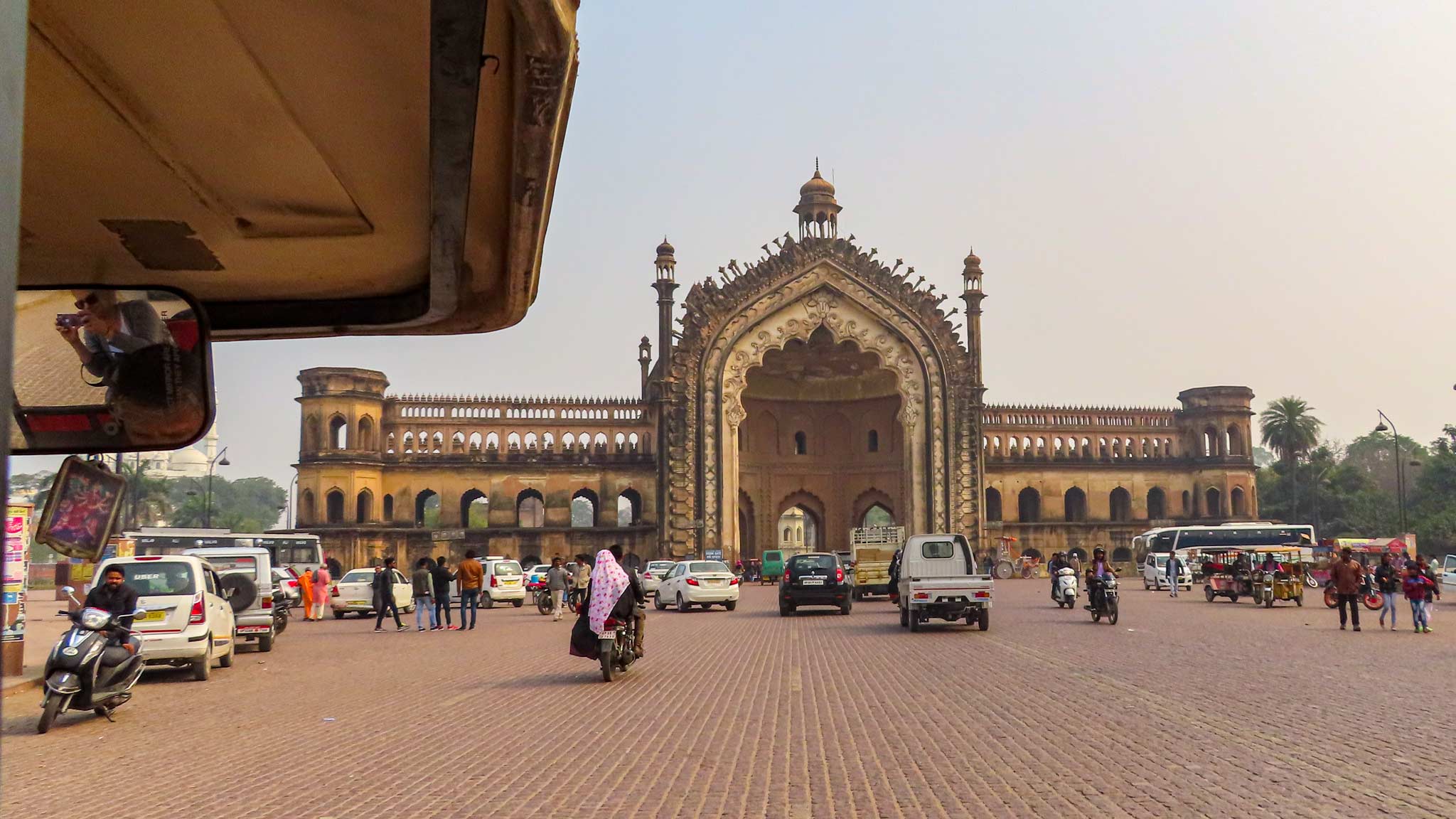 2048x1152 One day in Lucknow, the capital of Uttar Pradesh, India