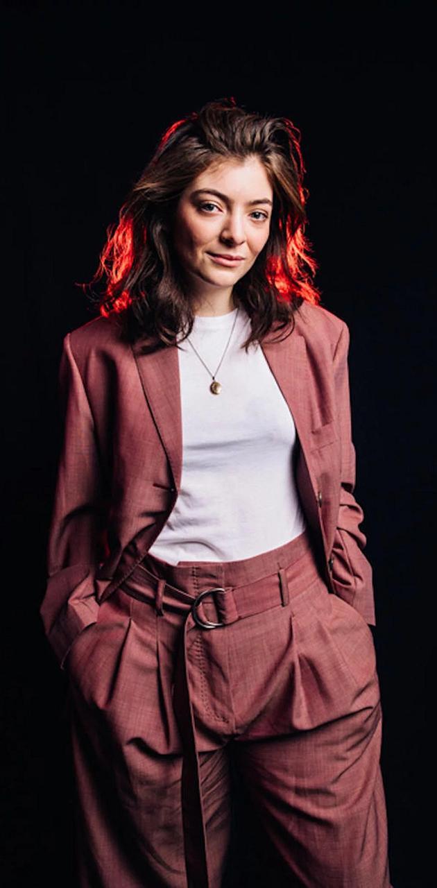 630x1280 Lorde Wallpaper wallpaper