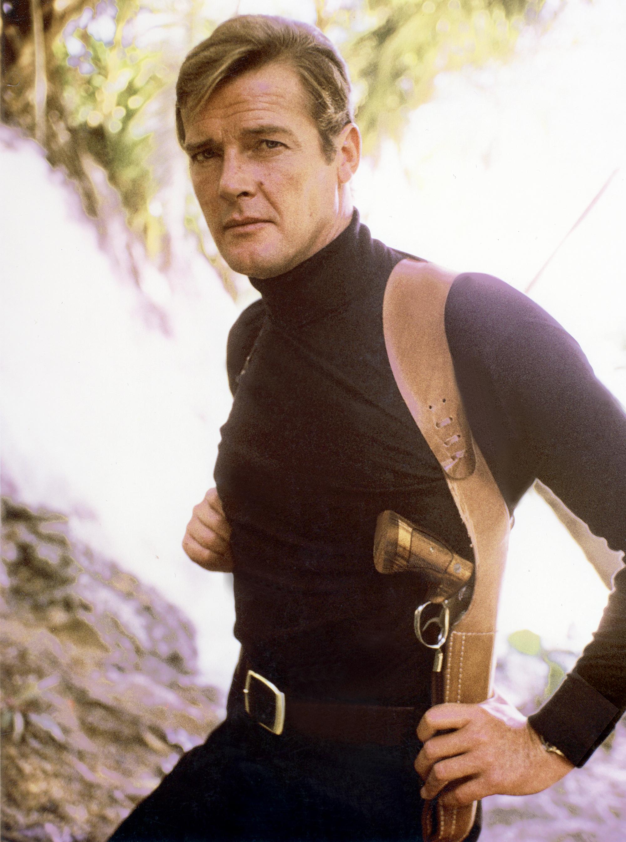 2000x2690 Sir Roger Moore Dead: James Bond Actor