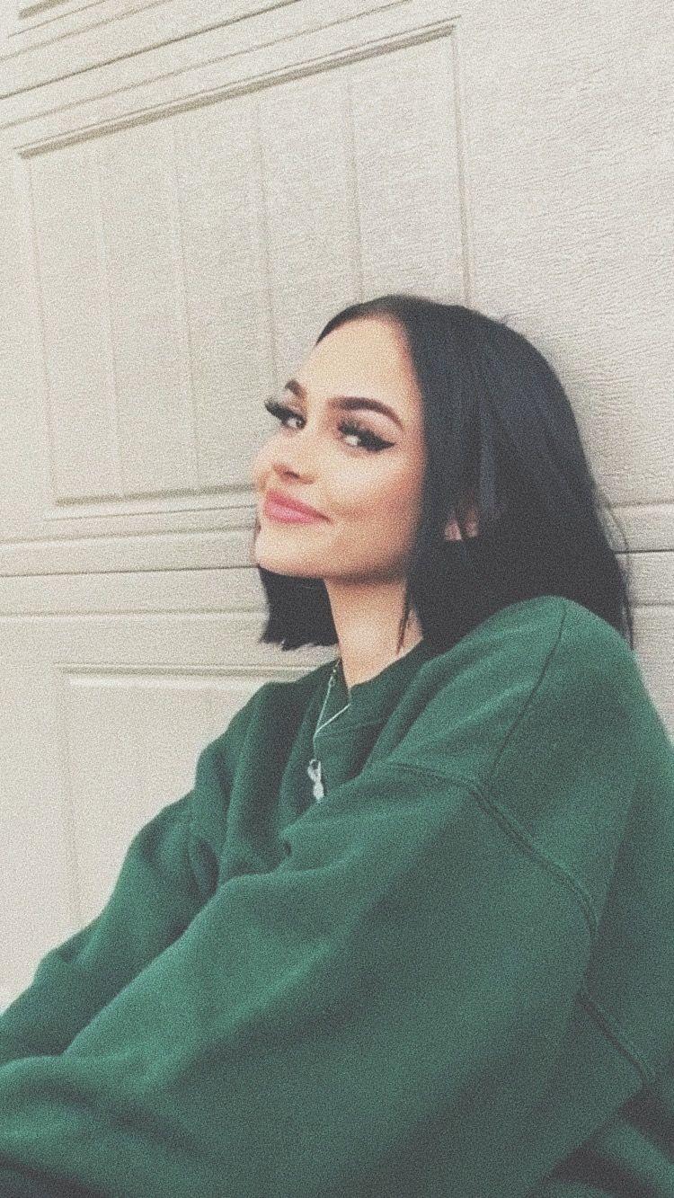 750x1333 Maggie Lindemann wallpaper. Maggie