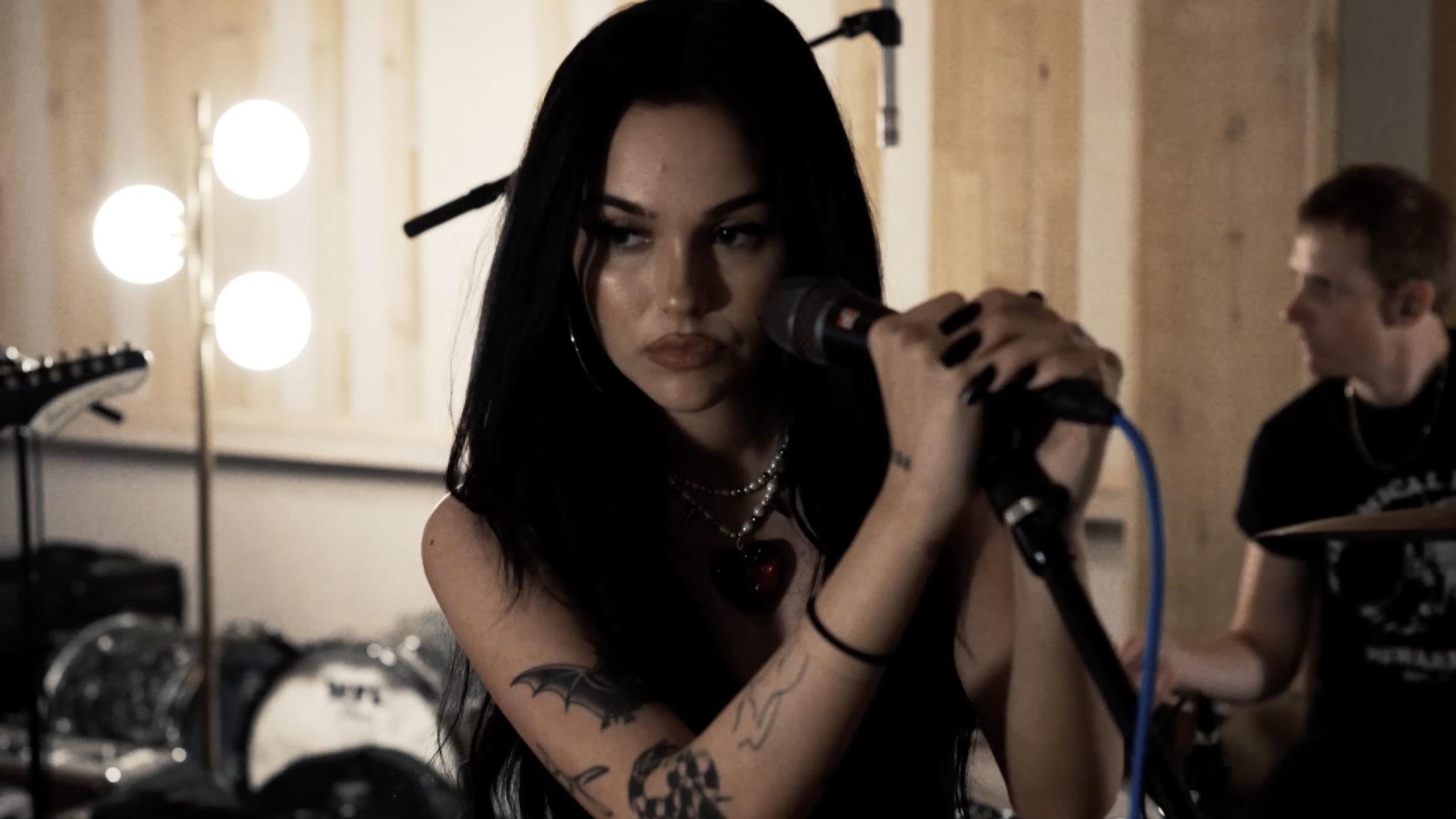 2048x1152 See Maggie Lindemann cover Flyleaf's