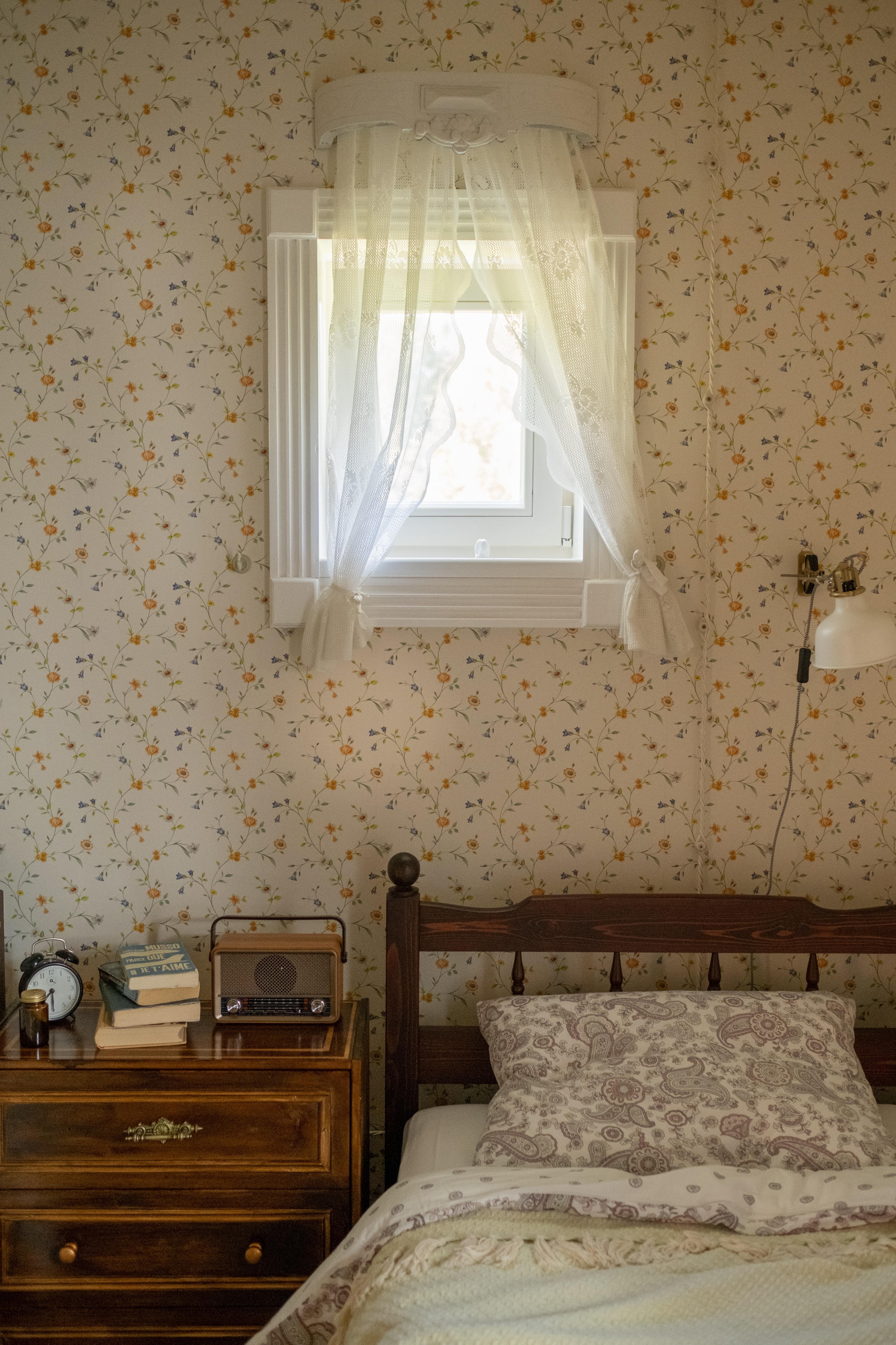 4060x6090 Vintage Bedroom with Floral Wallpaper