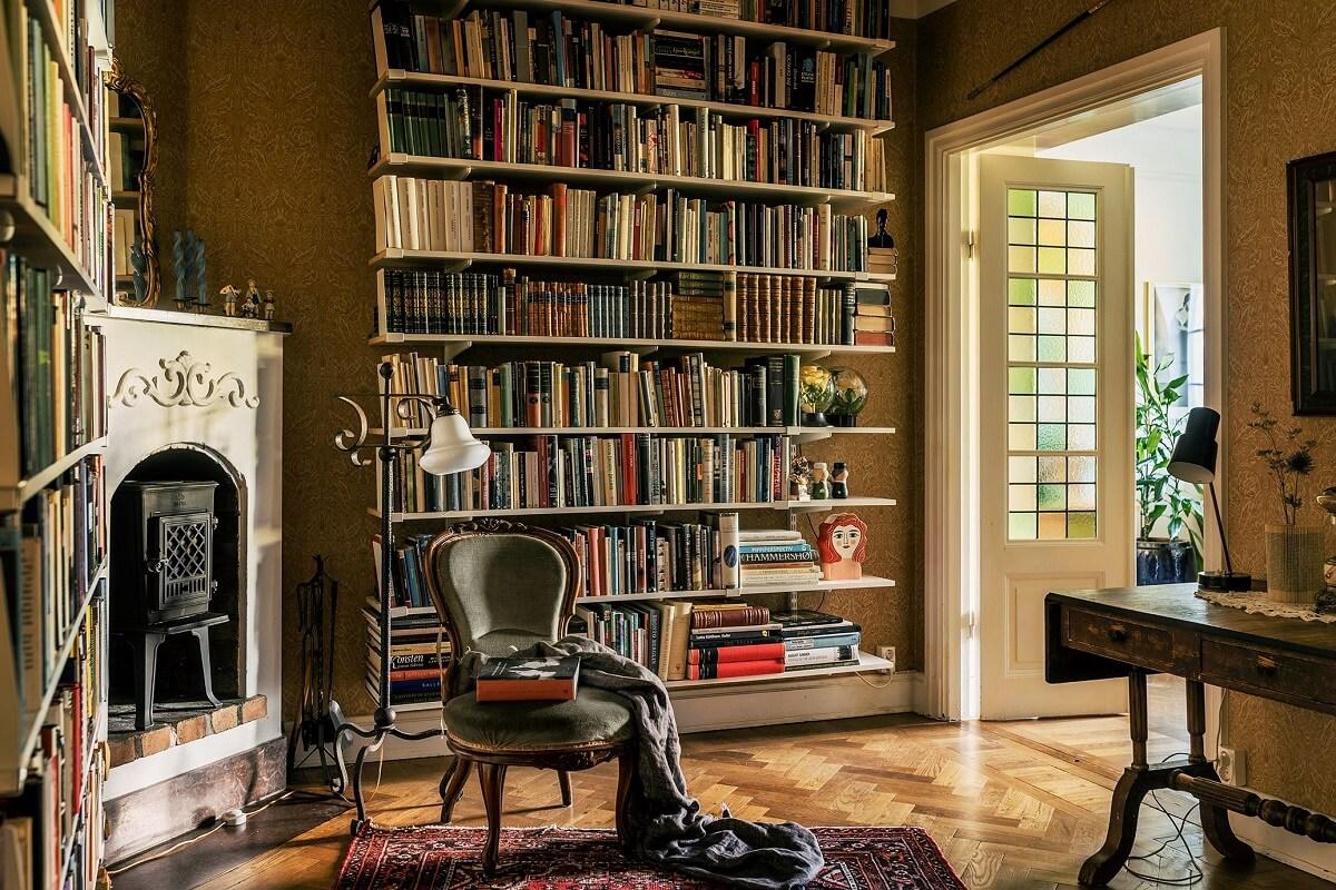1200x800 A Vintage Home with a Cozy Reading Room