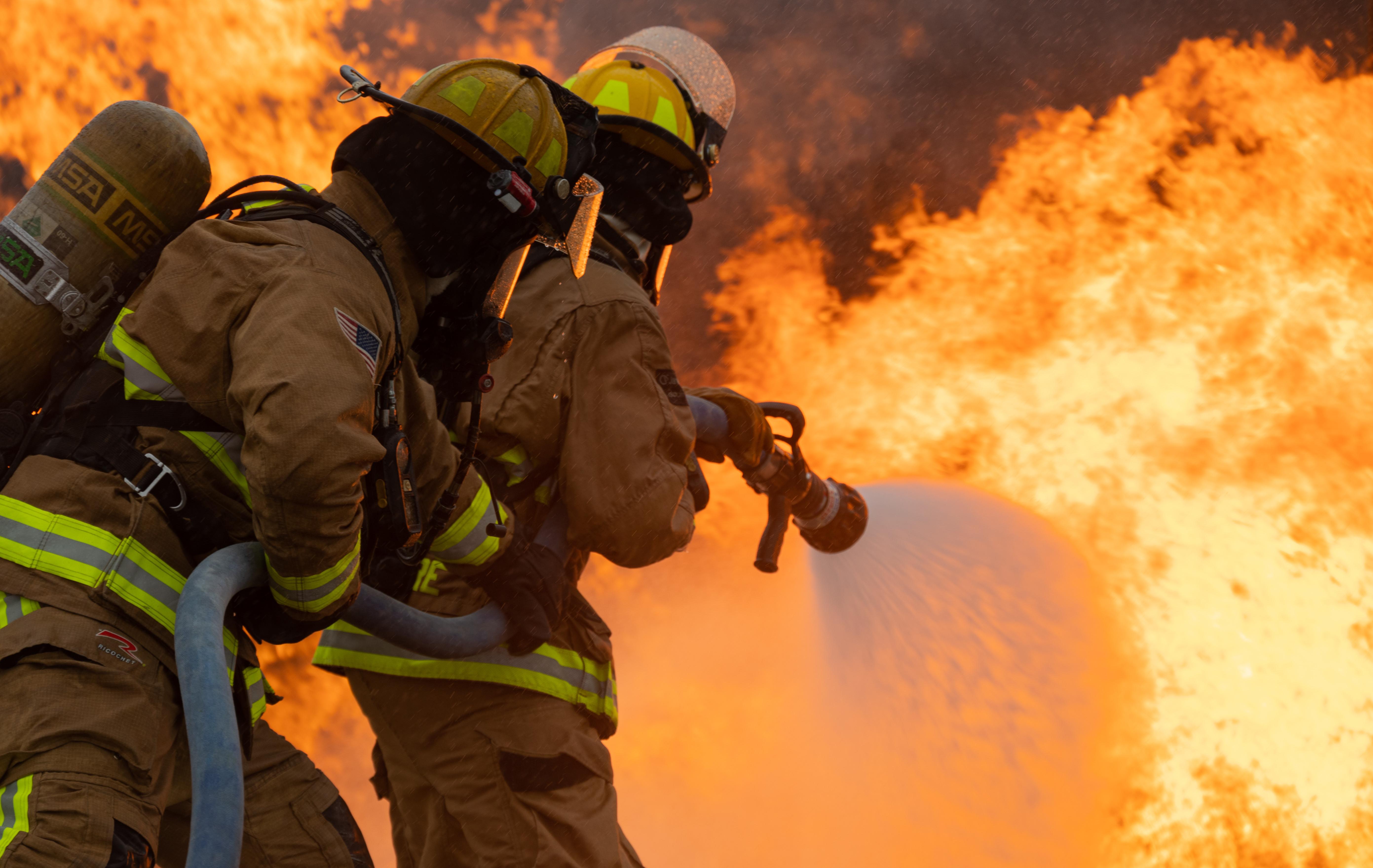 5565x3518 152nd CES firefighters train at Volk