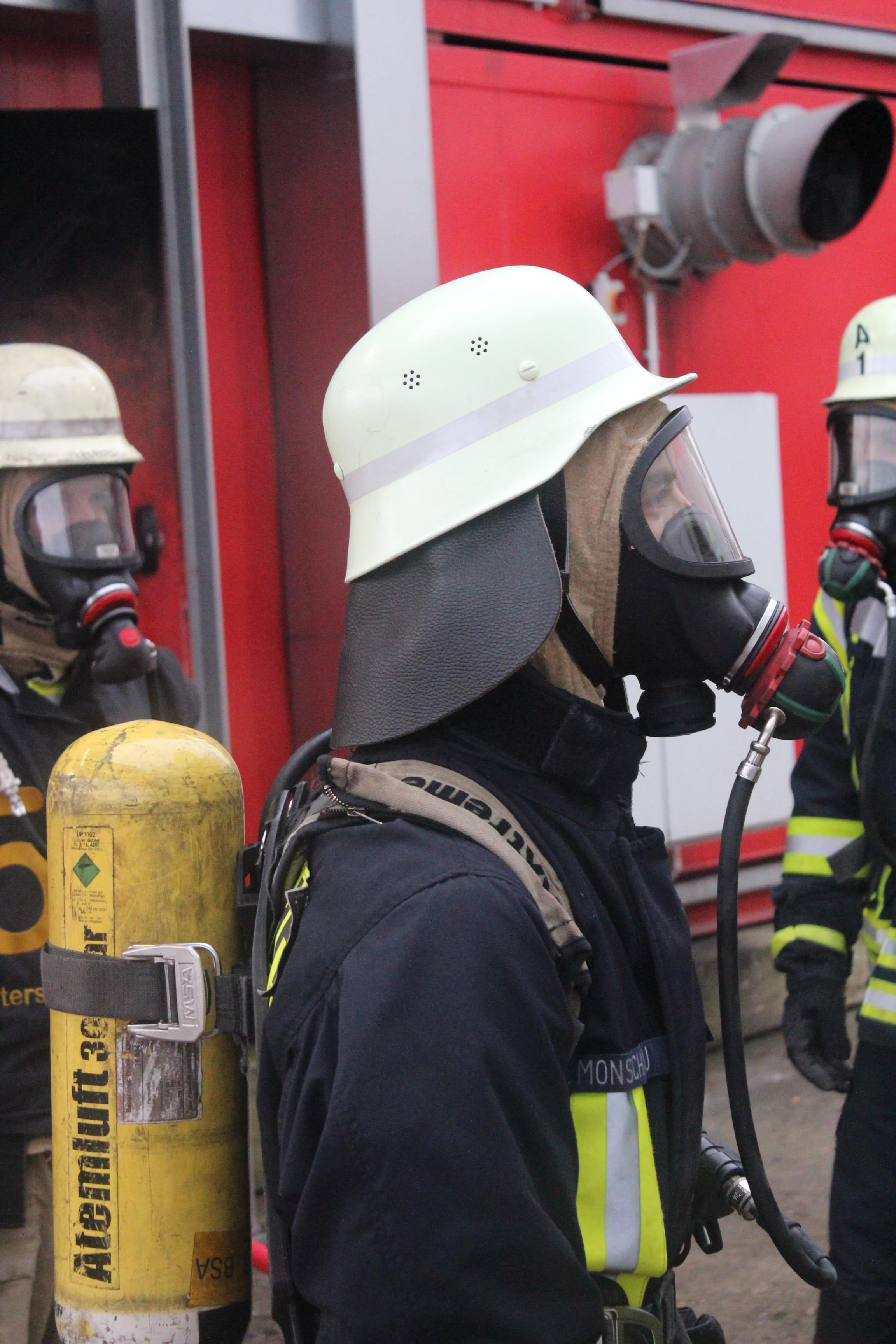 2304x3456 gas mask, breathing apparatus