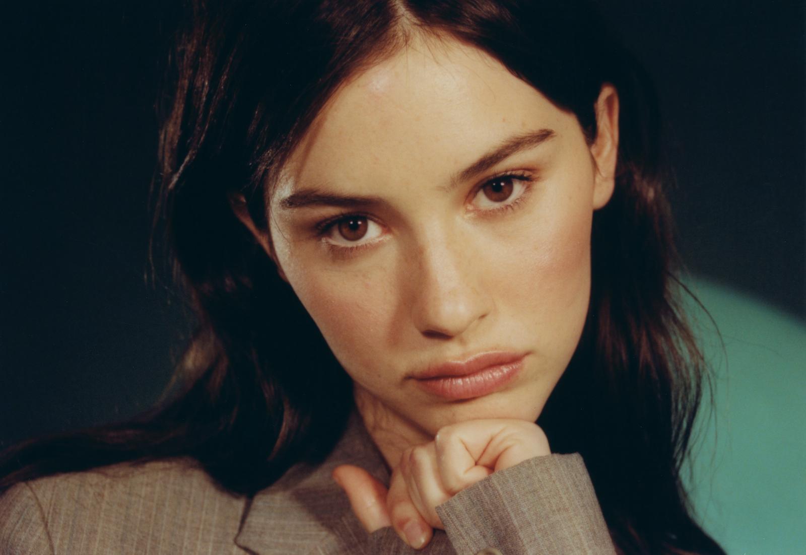 1600x1102 LADYGUNN