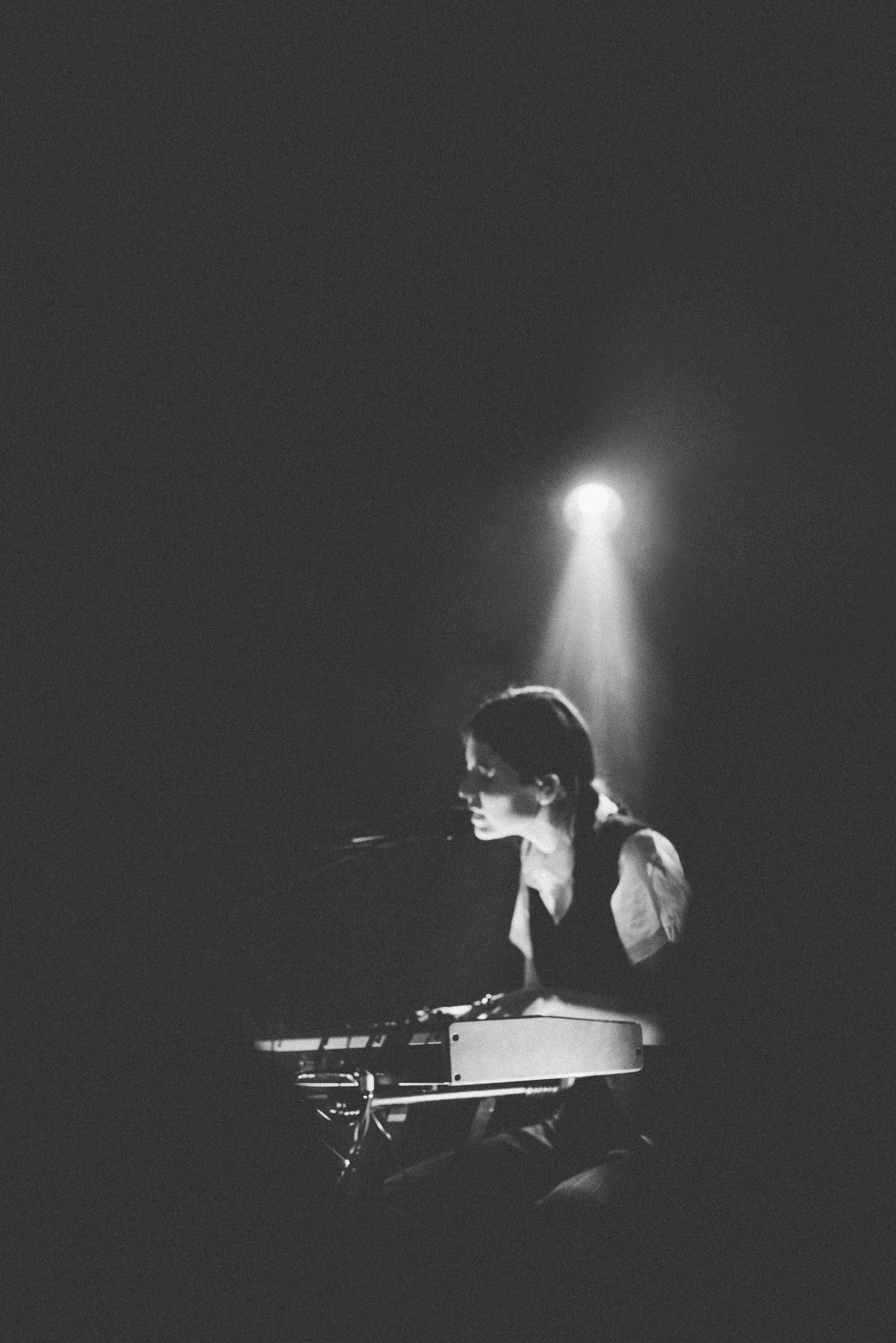 2500x3745 Gracie Abrams: New York, Night 1