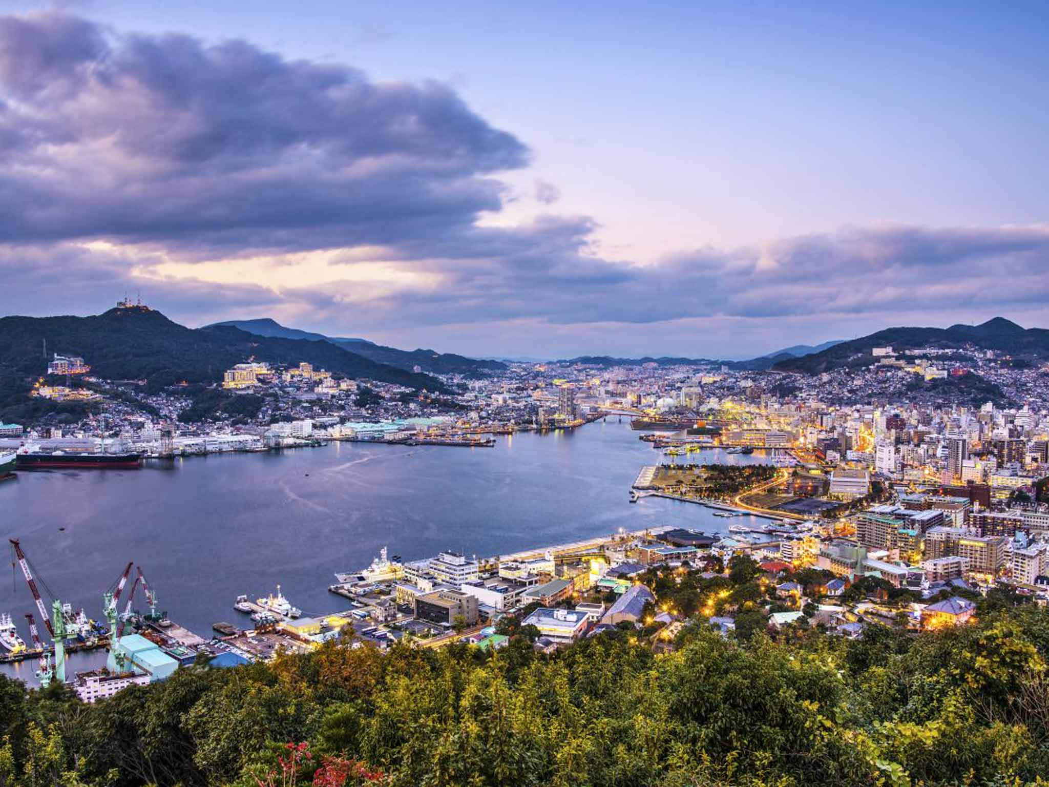2048x1536 Nagasaki: A dashing metropolis that has