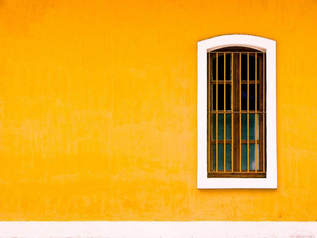 1024x768 Pondicherry, Yellow exterior house colors