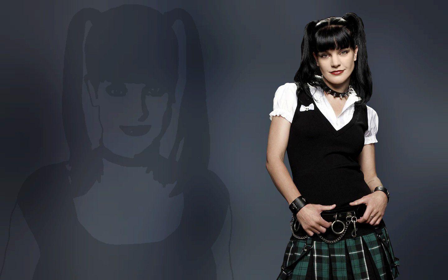 1440x900 Hall Stars Wall: Pauley Perrette