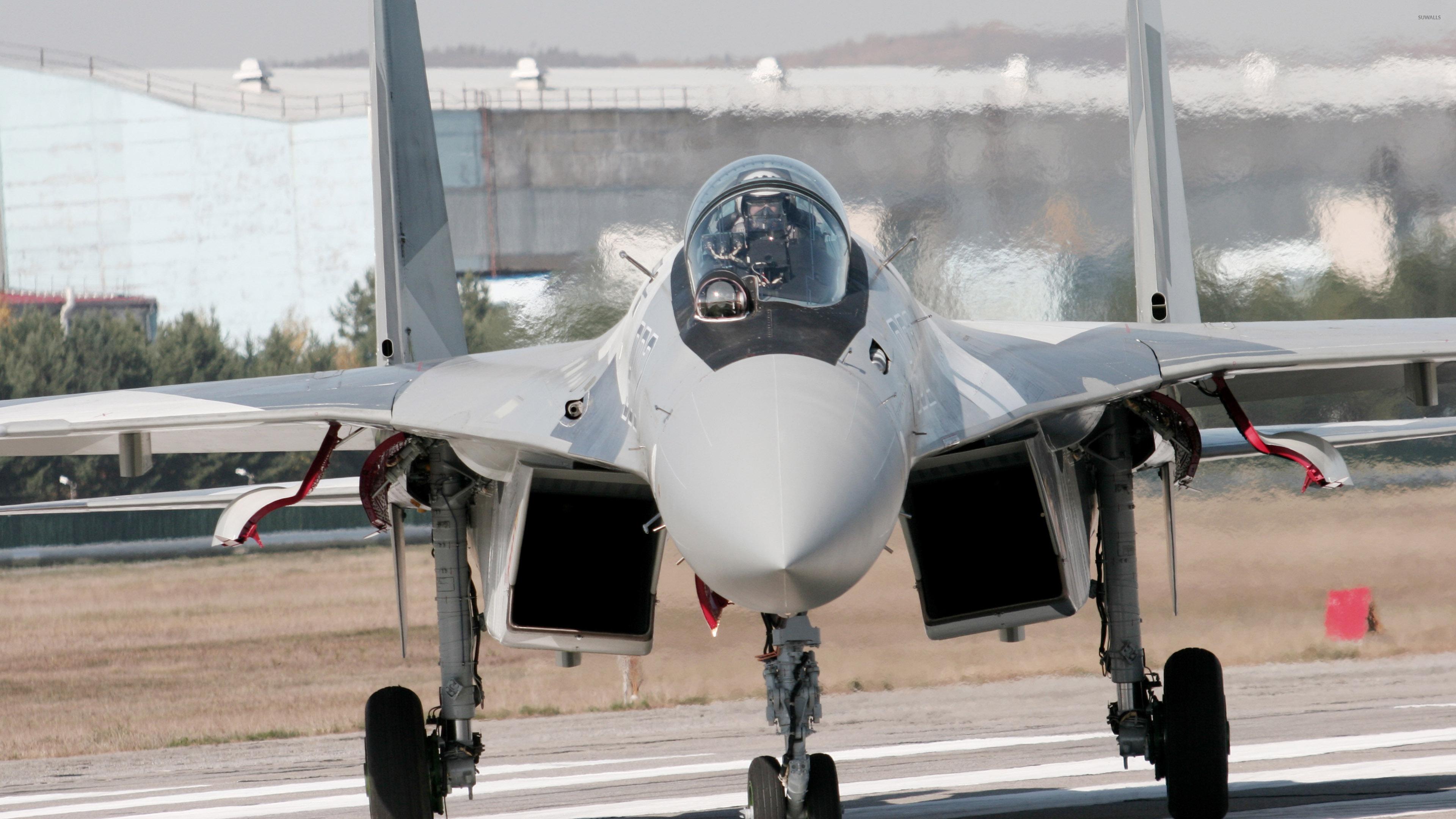 3840x2160 Landing Sukhoi Su 35 Wallpaper