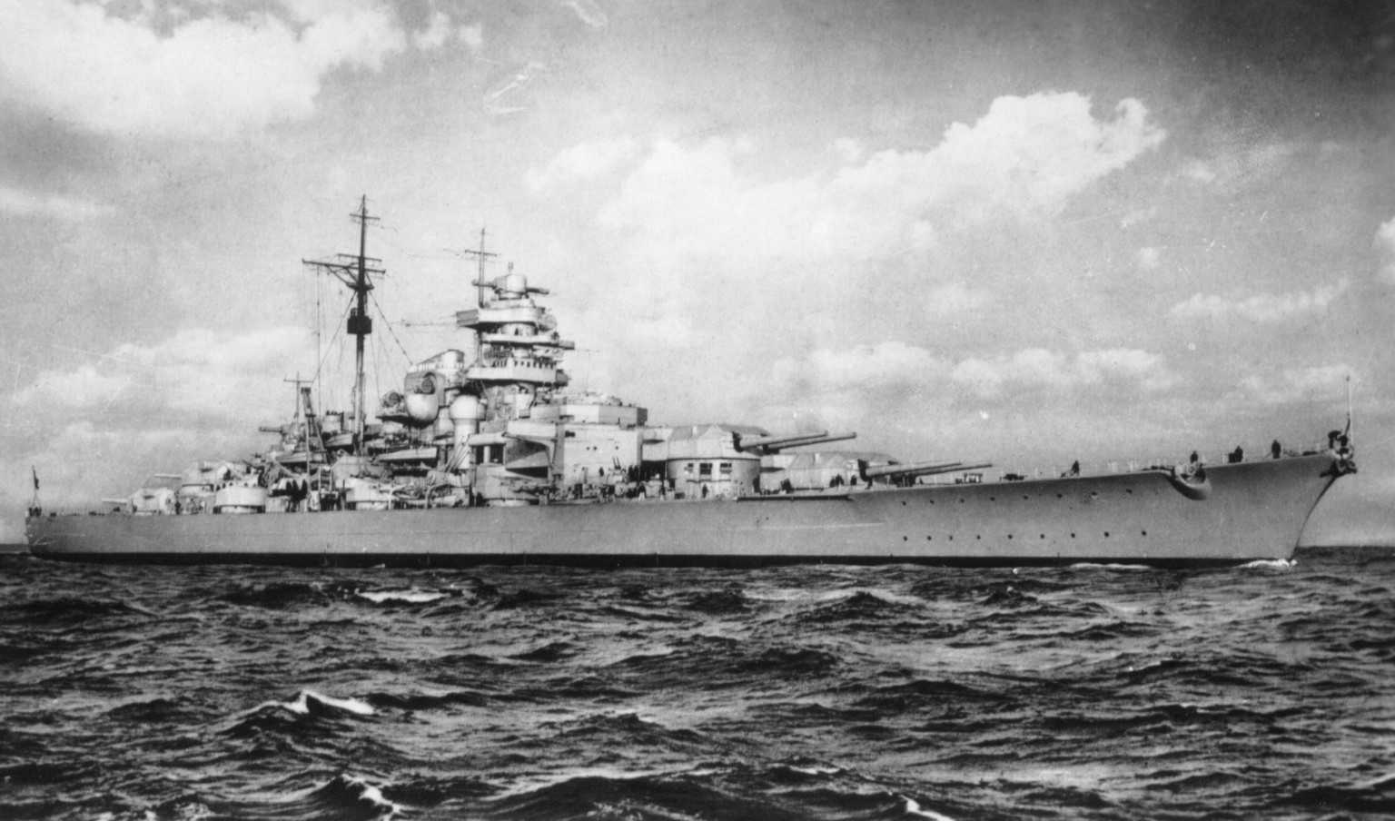 1536x904 German battleship Bismarck [1536x904]