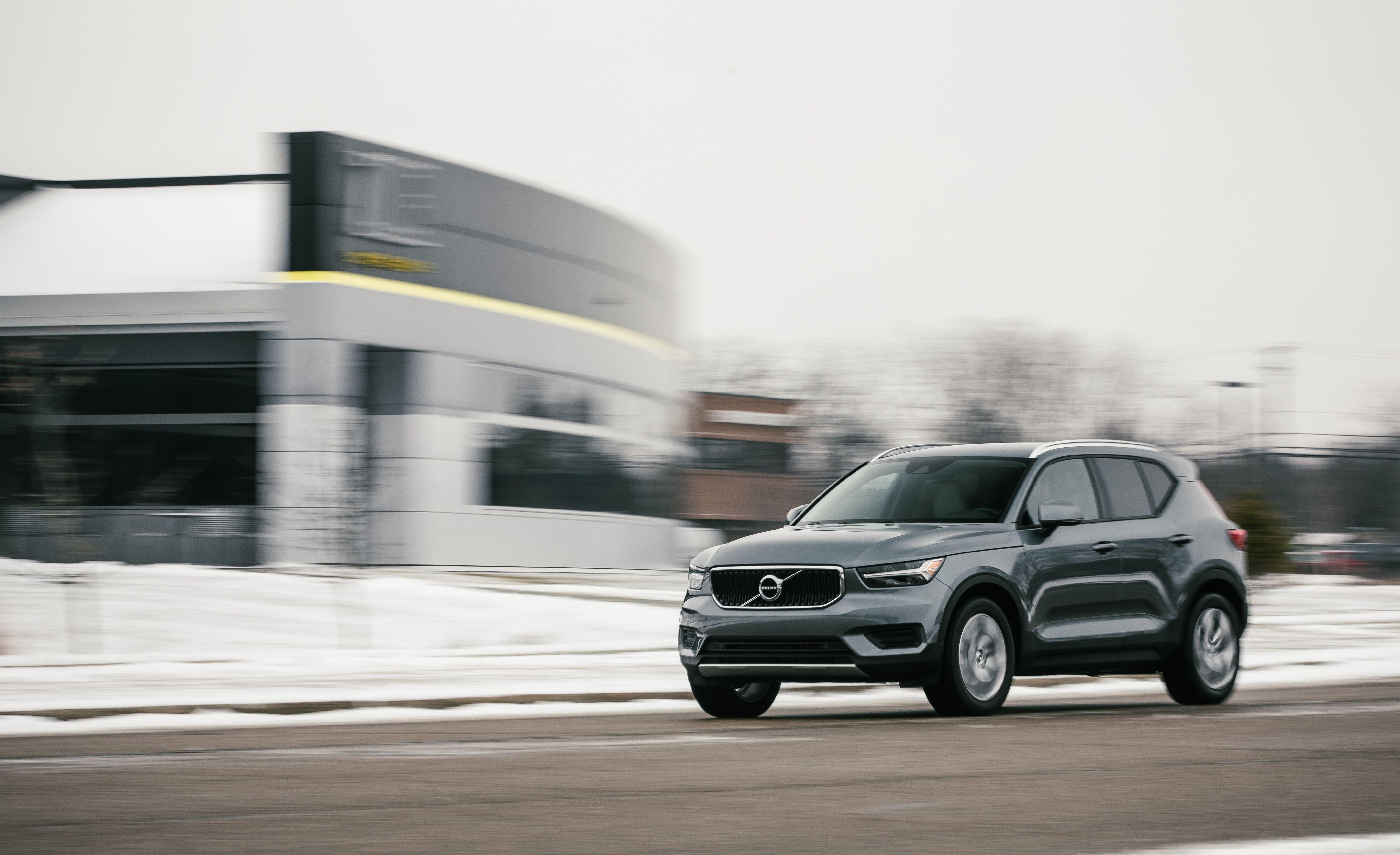 5726x3499 Volvo XC40 T4 in Photo