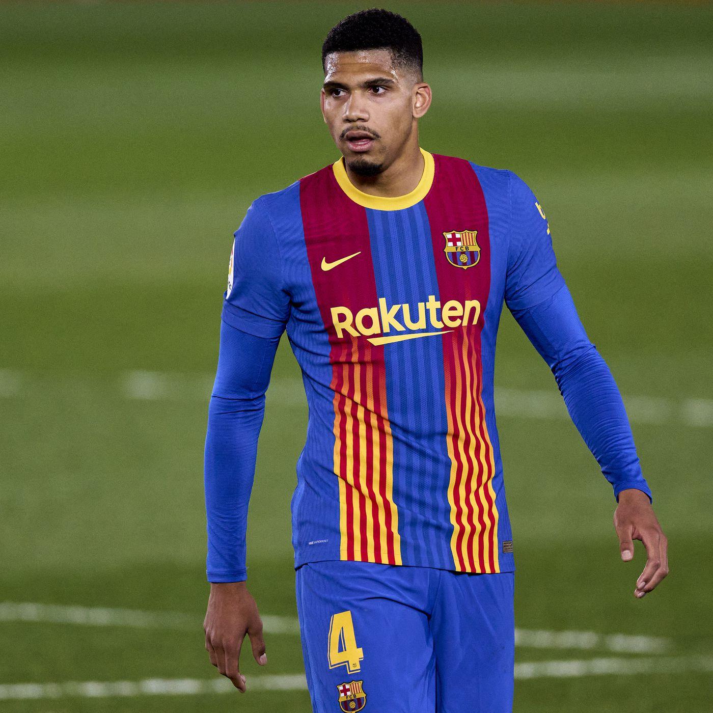 1400x1400 Ronald Araújo has not dribbled past