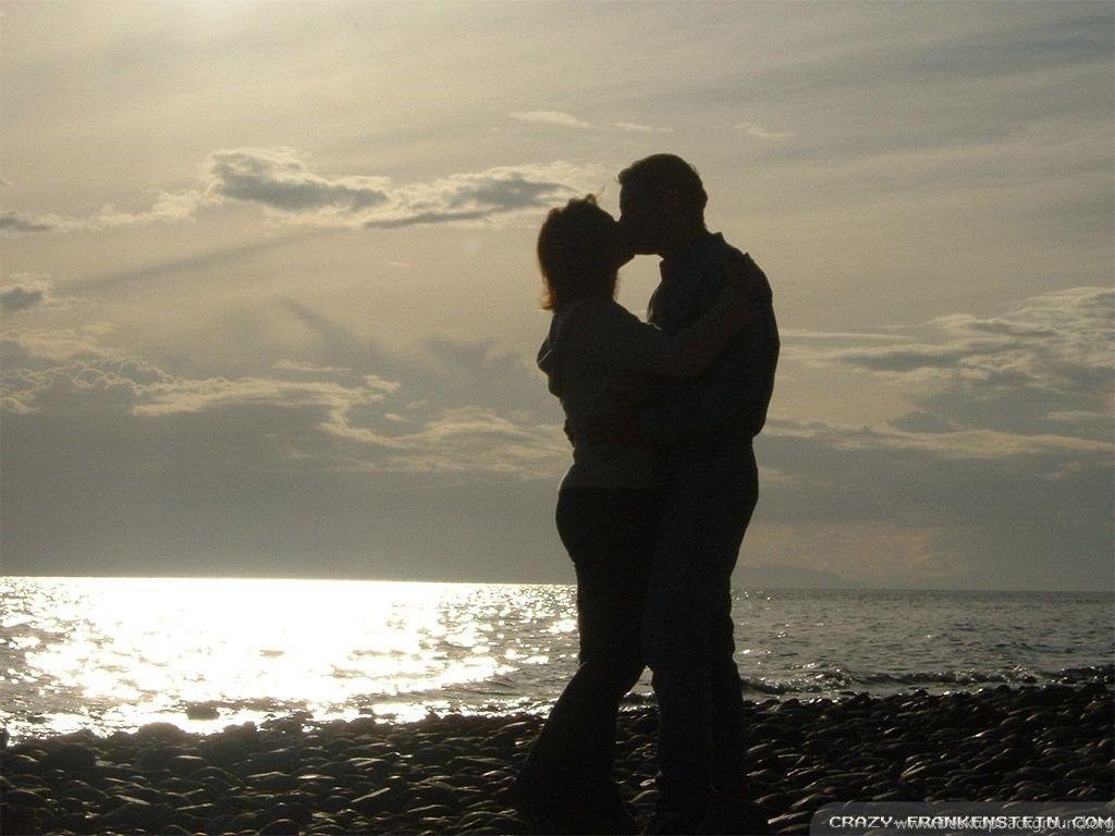 1024x768 Romantic For Kiss Wallpaper Desktop Background