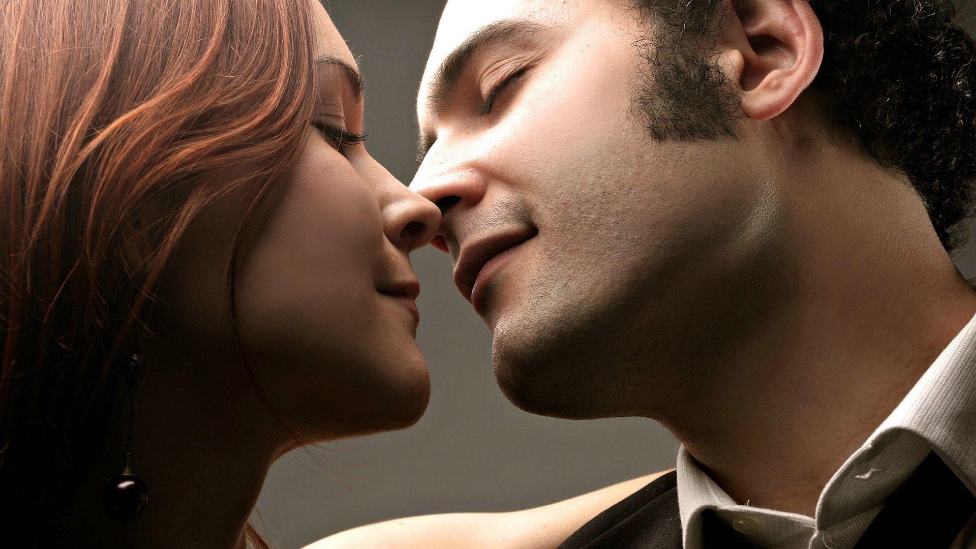 1920x1080 Group of Lovely Couple Romantic Kiss