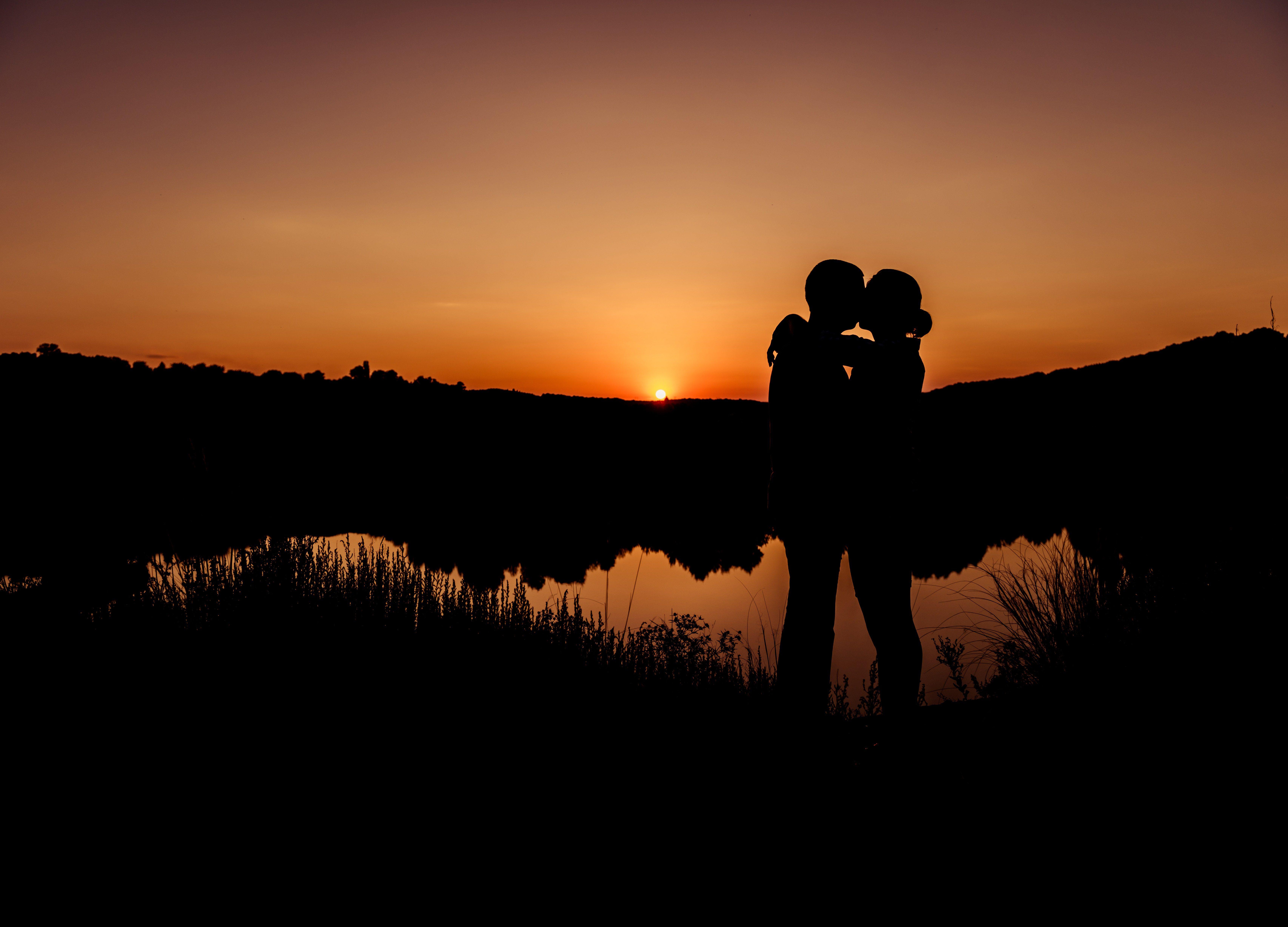 6824x4912 Wallpaper Romantic kiss, Couple, Sunset, HD, 5K, Love
