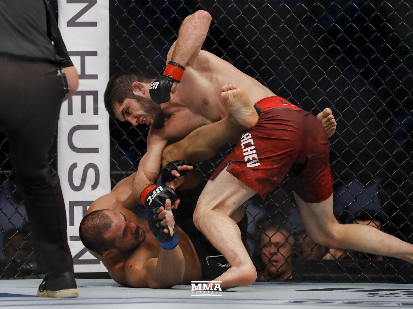 1400x1050 UFC 242 results: Islam Makhachev earns