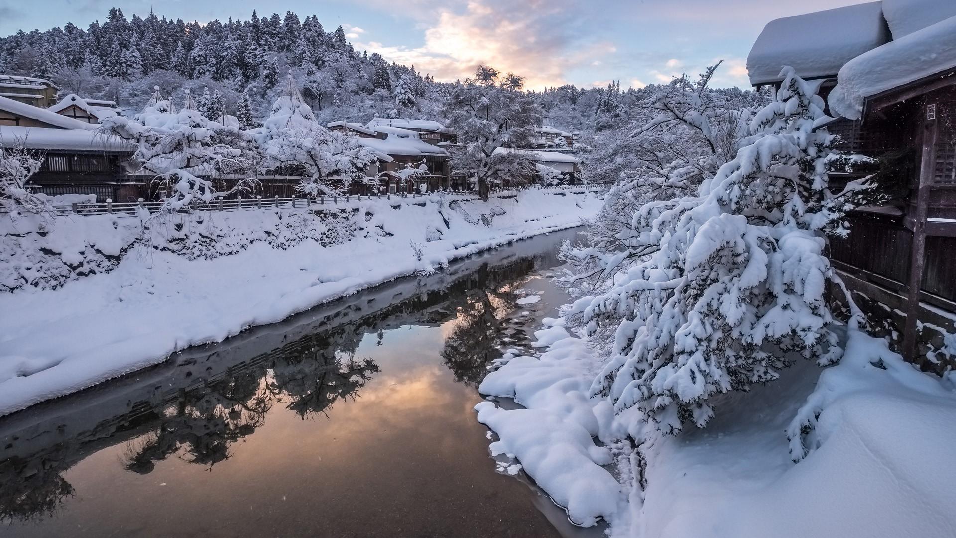 1920x1080 Takayama city in the winter, mountainous Hida region of Gifu Prefecture, Japan. Windows Spotlight Image
