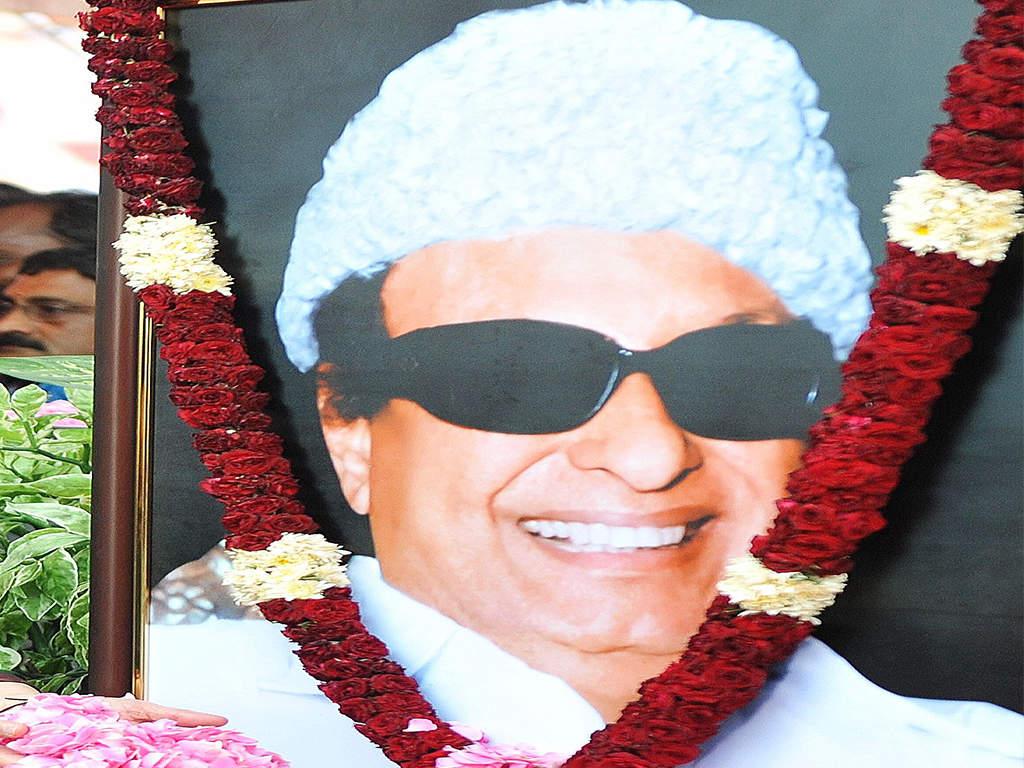1024x768 MGR's 100th birth anniversary: Hero