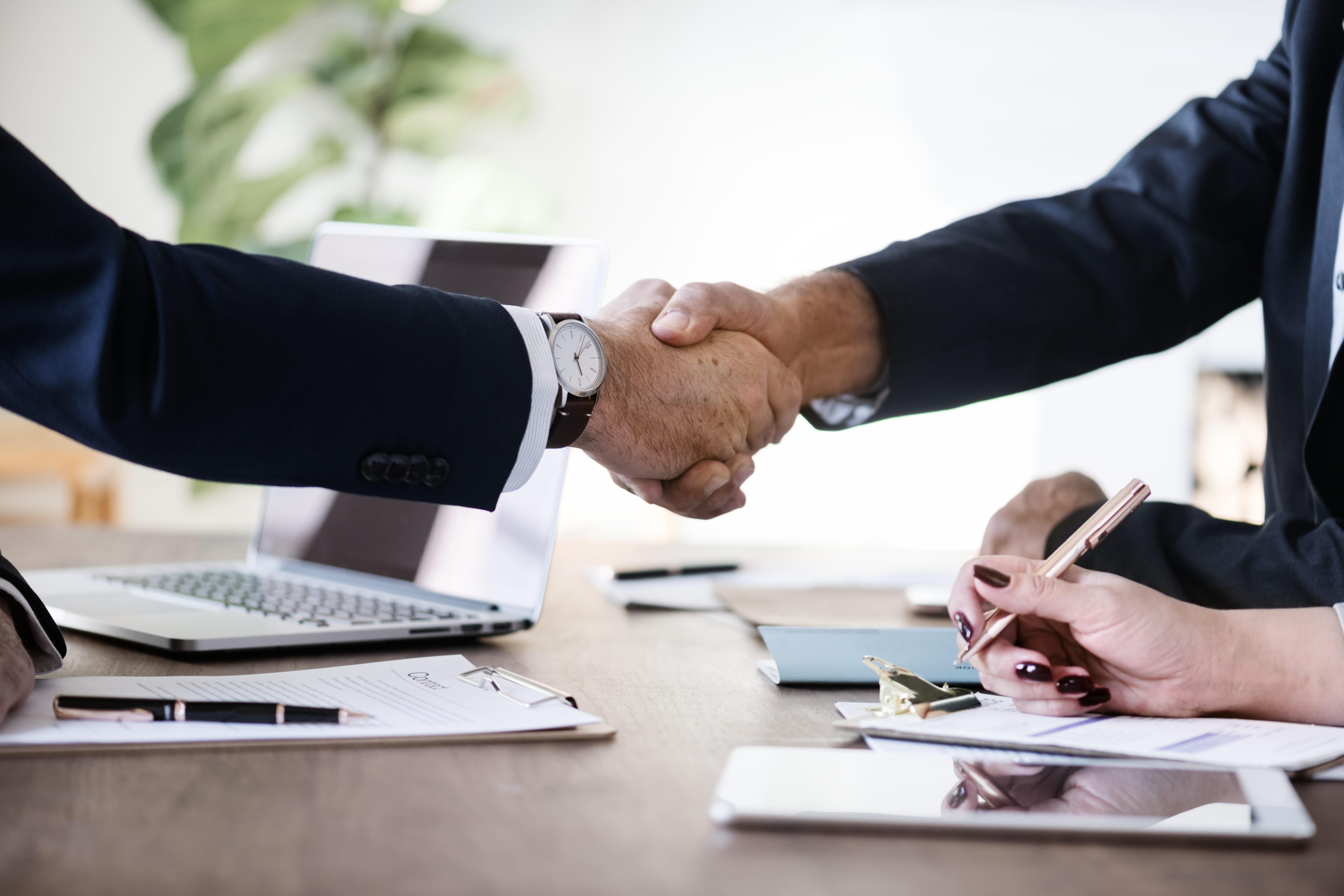6000x4000 handshake, cooperation, table