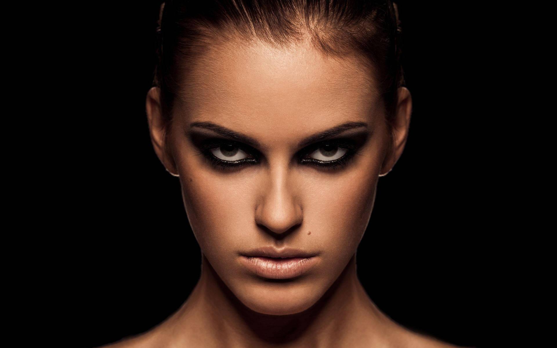 1920x1200 Download Fierce Woman Face Wallpaper