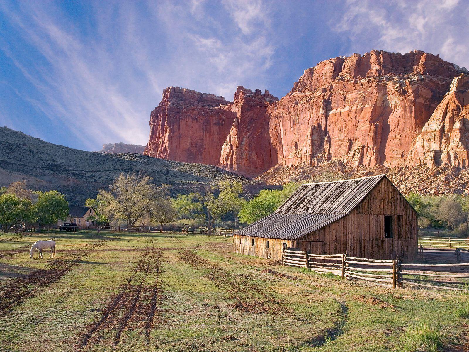 1600x1200 Country Home Wallpaper