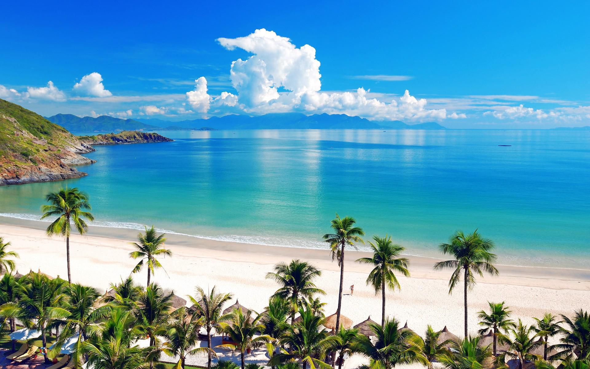 1920x1200 Nha Trang beaches in Vietnam are spread